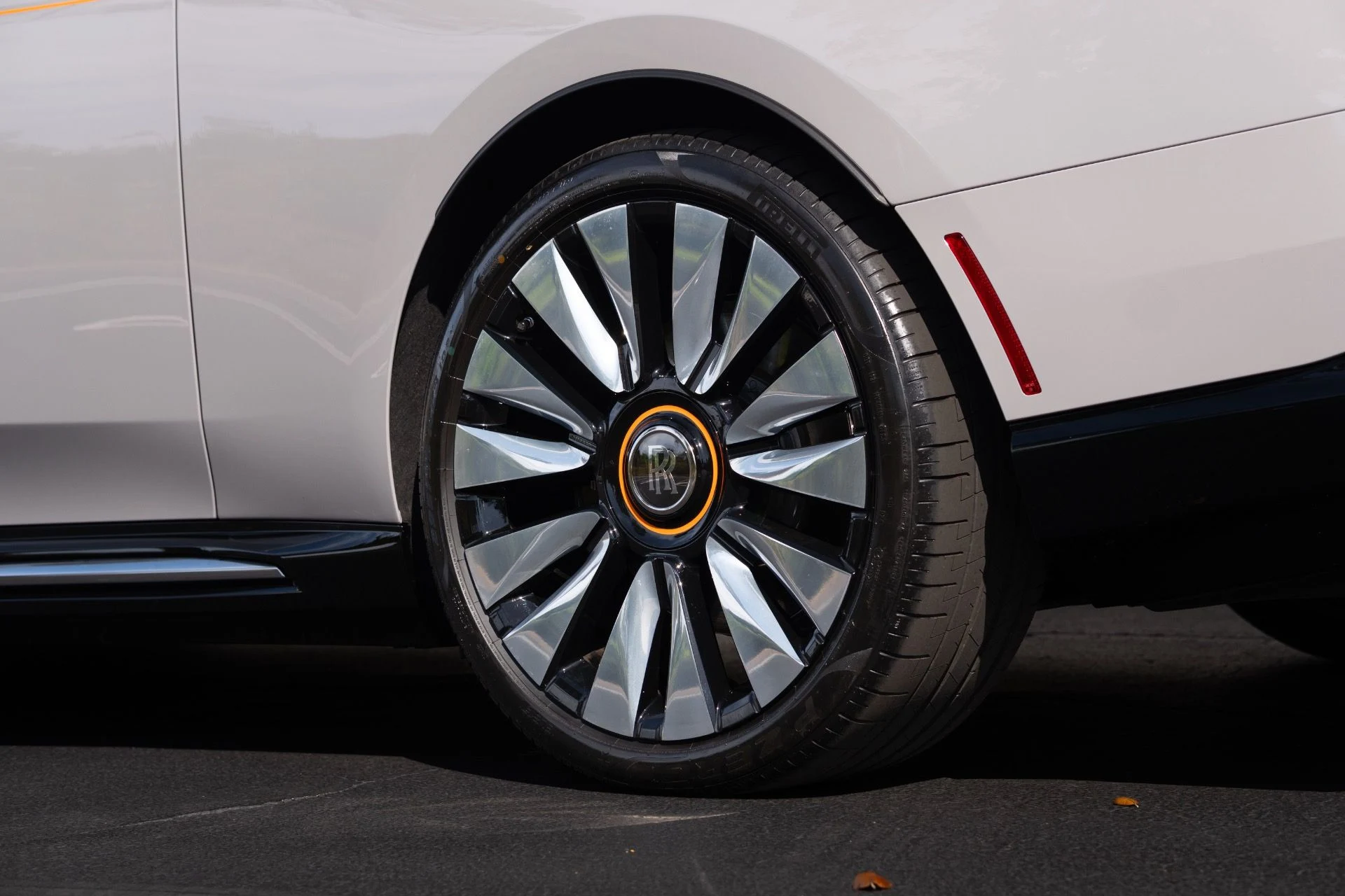 mph029_1541790537_Used_2024_Rolls_Royce_Spectre_1772250917_8898a1f186