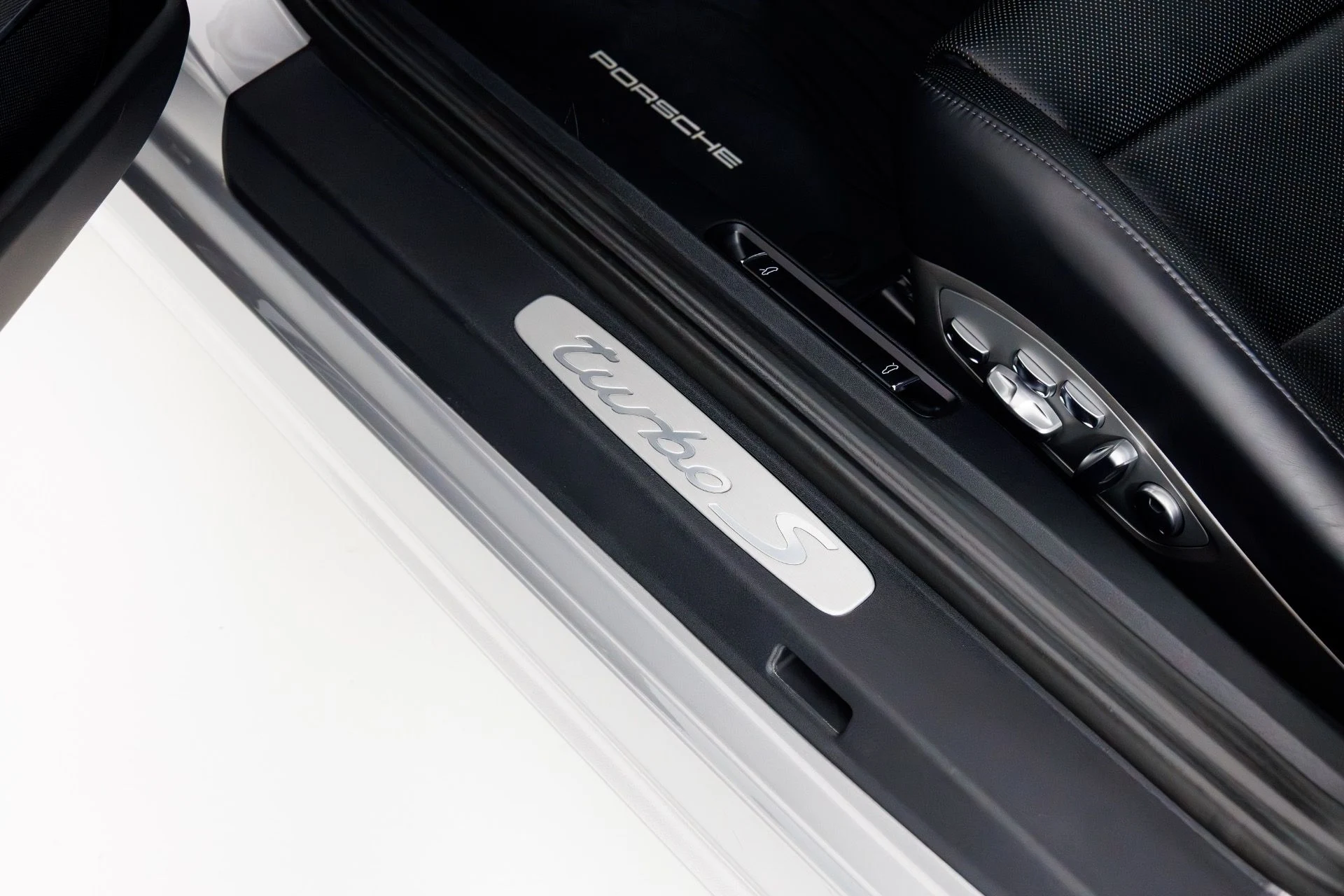 mph029_1546581645_Used_2019_Porsche_911_Turbo_S_1770314046_4d7c7506f4