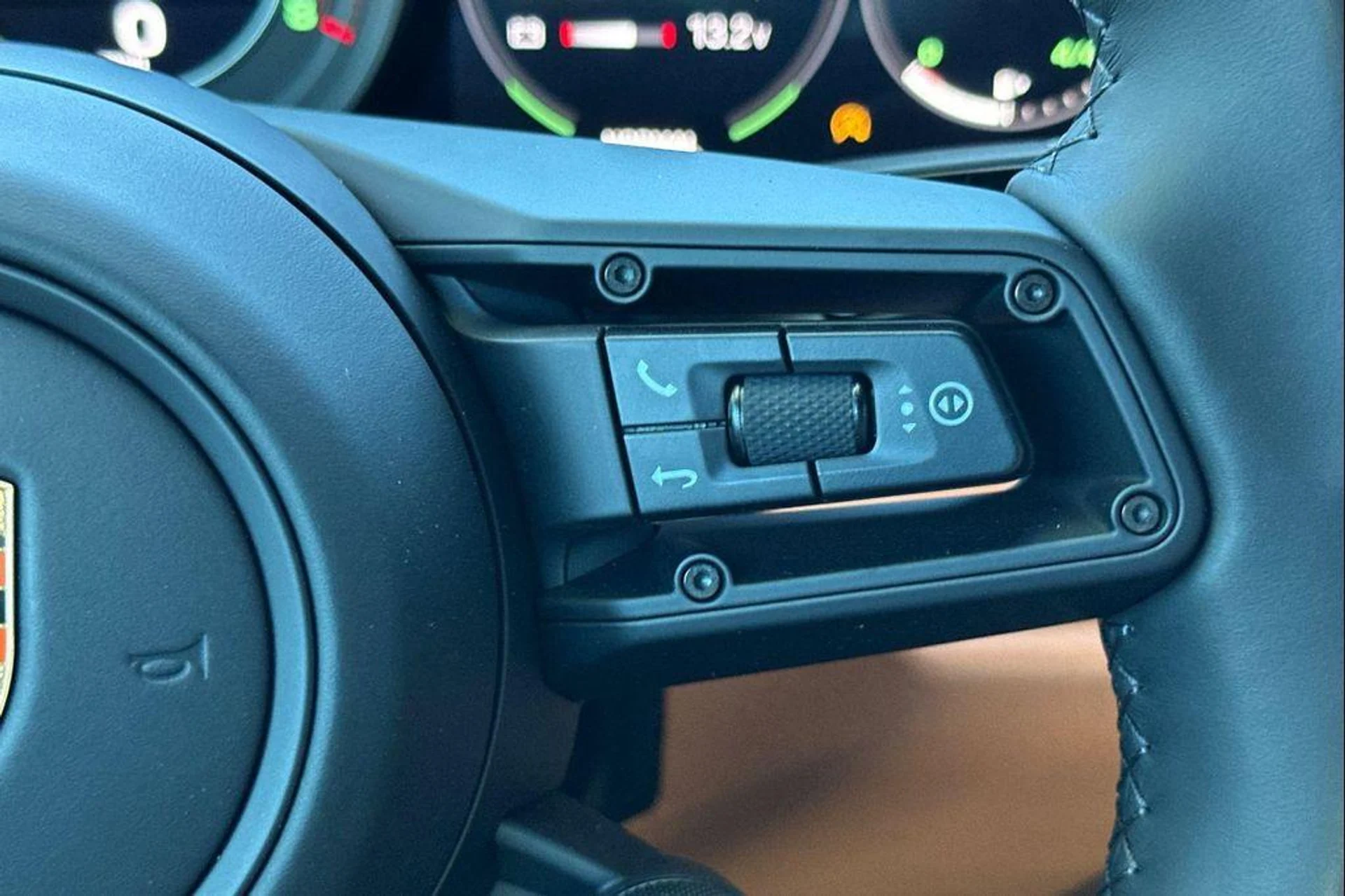 mph029_155066601_be8y_TBMJN_62u7_Xd3y0_Nj2g_Uz_UYU_9be3df1d98