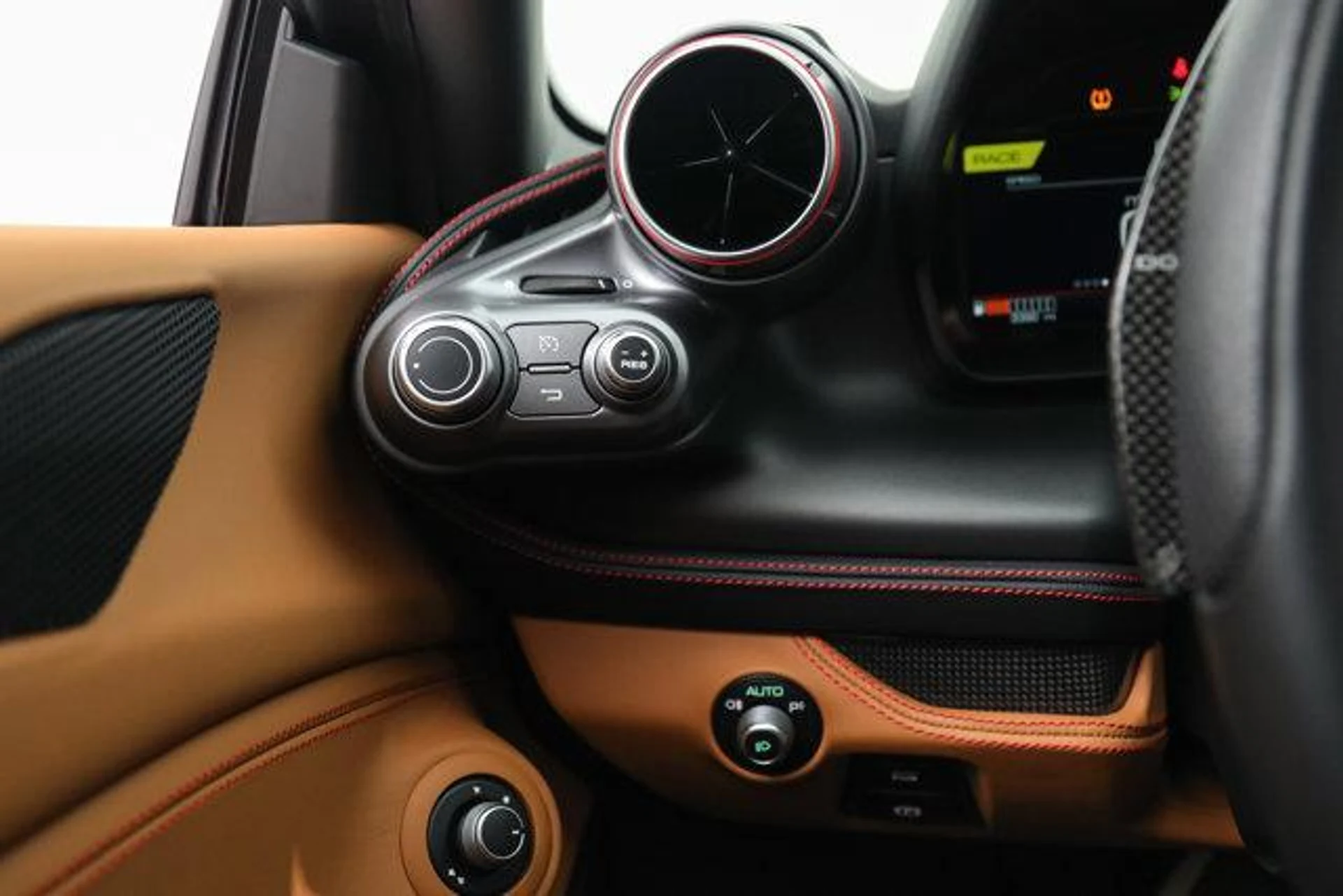 mph029_155239156_C_Dzo_Ullz_Lj_U_Pk_Z_Lowe_OO_4_YM_Su_Ec_9d995ae315