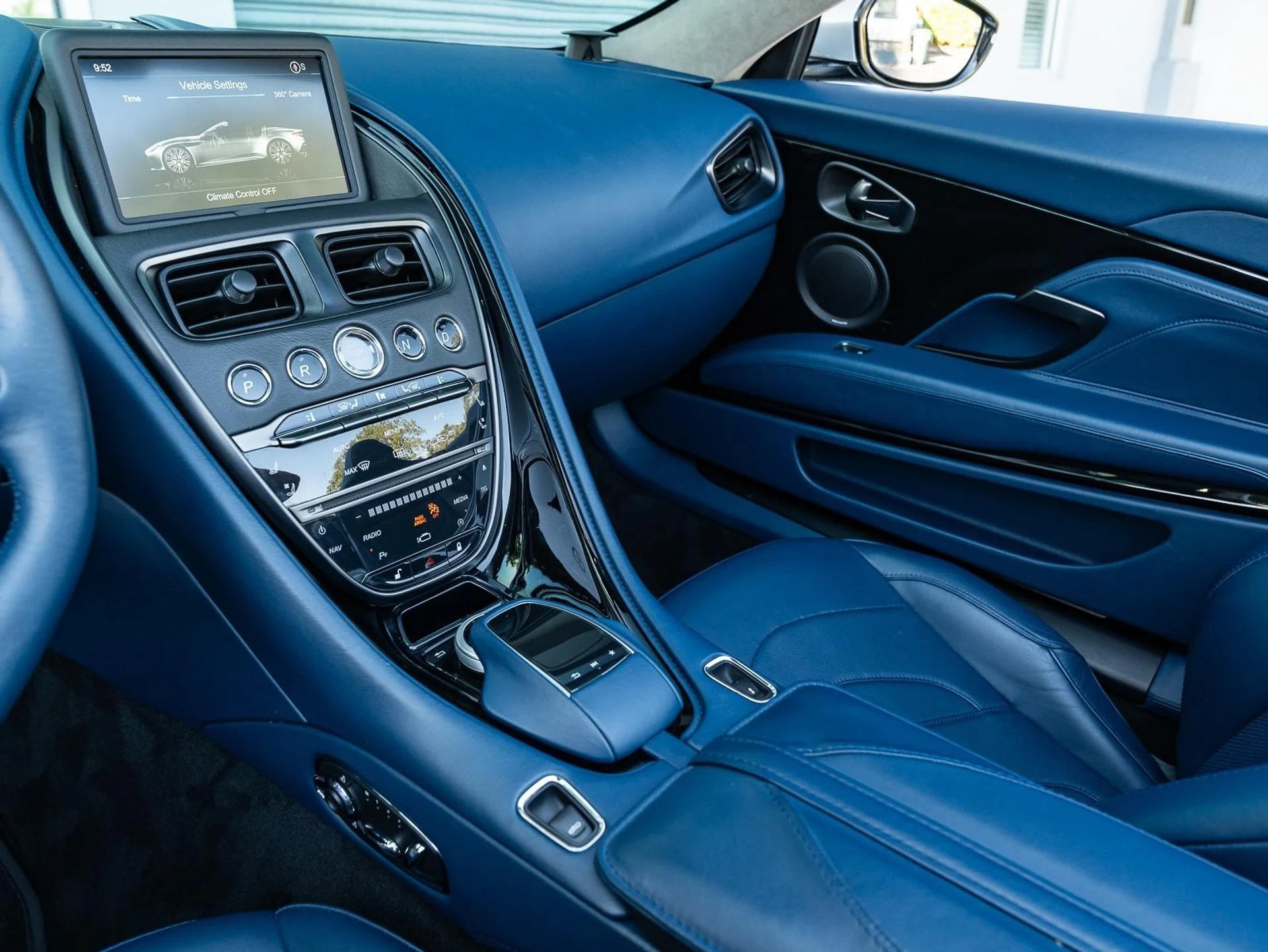 mph029_1563998706_Used_2020_Aston_Martin_DBS_Superleggera_1764795965_28e97a2c61