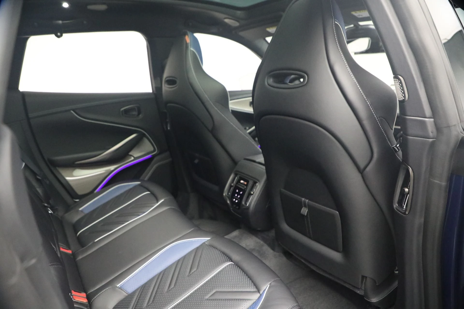 mph029_1566758848_New_2026_Aston_Martin_DBX_S_1779920374_336fb5e557