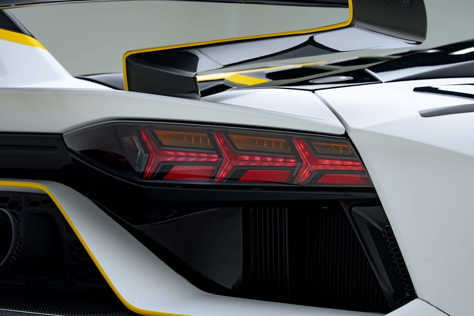 mph029_1573705928_Used_2021_Lamborghini_Aventador_SVJ_LP_770_4_SVJ_1780076945_caa8328d59