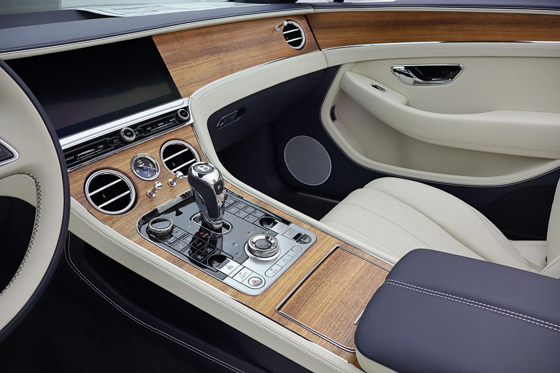 mph029_1576450986_New_2026_Bentley_Continental_GTC_64001b81af