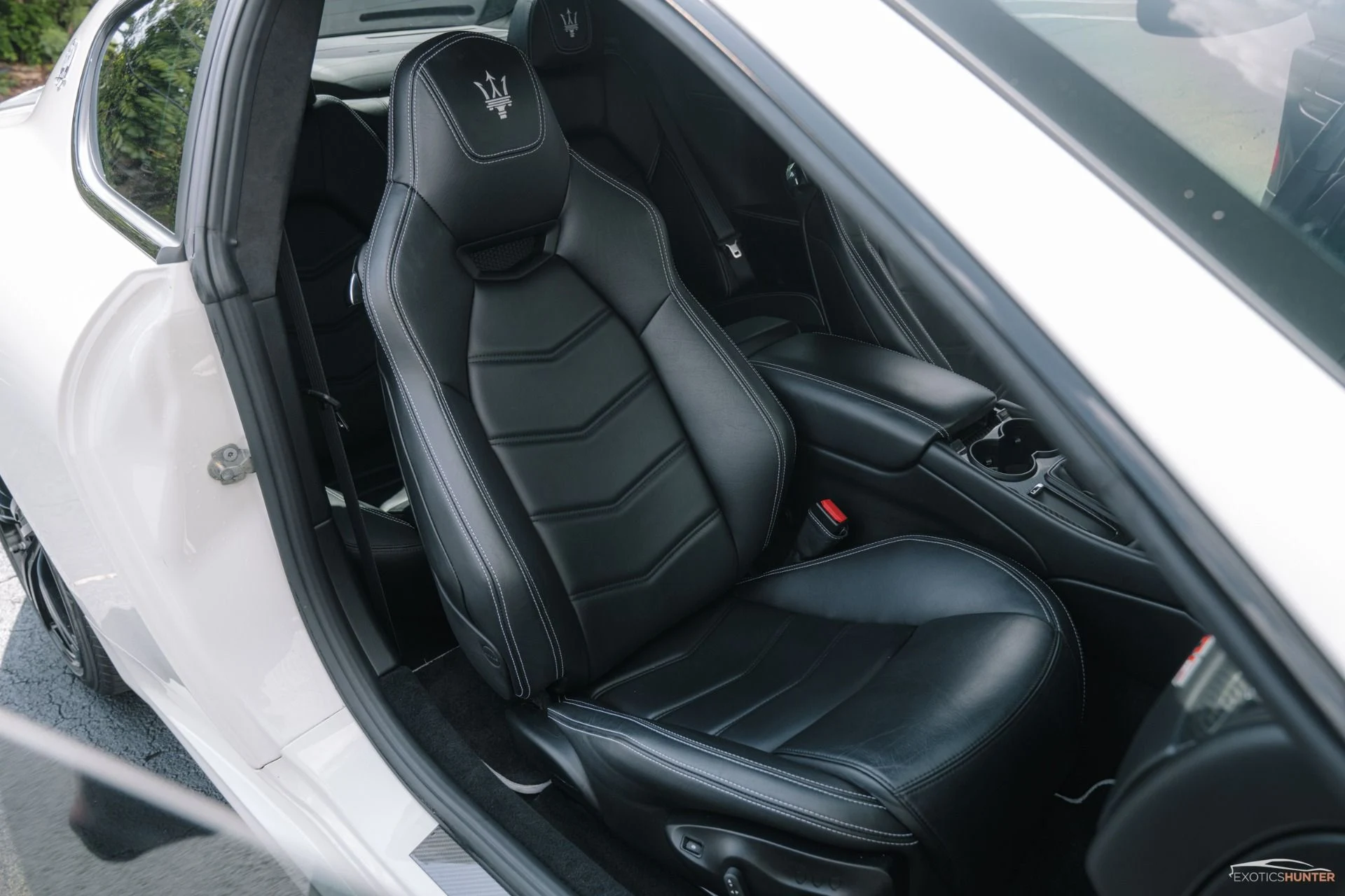 mph029_1593735502_Used_2014_Maserati_Gran_Turismo_MC_w_Aerodynamic_Carbon_Pack_Interior_Carbon_Pack_1755877560_4bc2561ca5