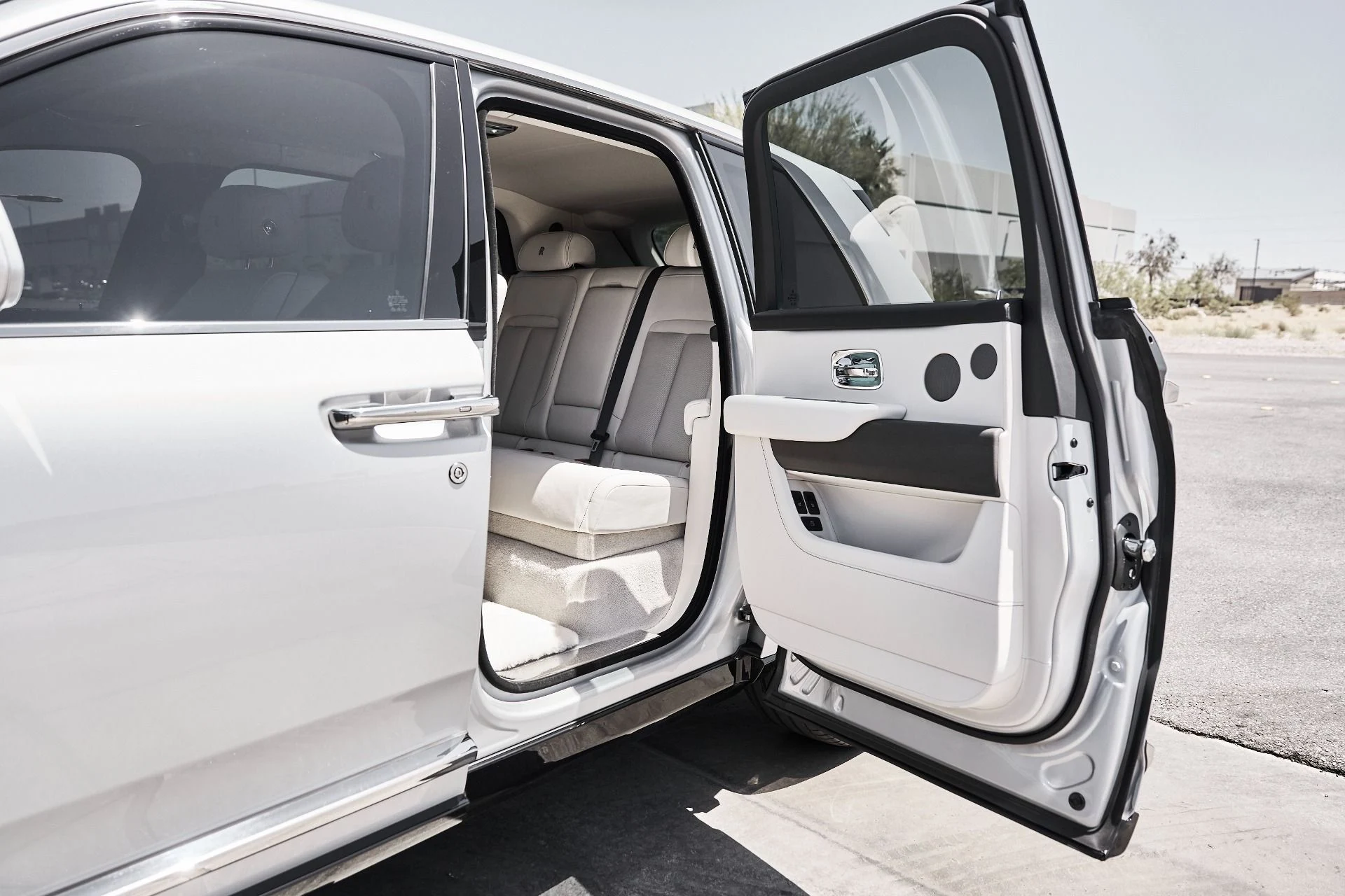 mph029_1628512302_Used_2025_Rolls_Royce_Cullinan_Base_1781217288_423486a882
