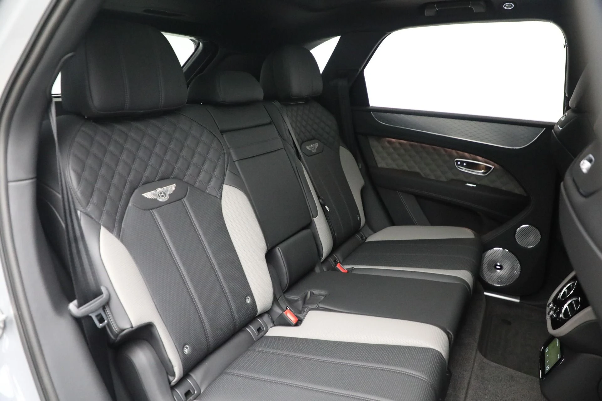 mph029_162936198_New_2024_Bentley_Bentayga_S_V8_4ea289e9f8