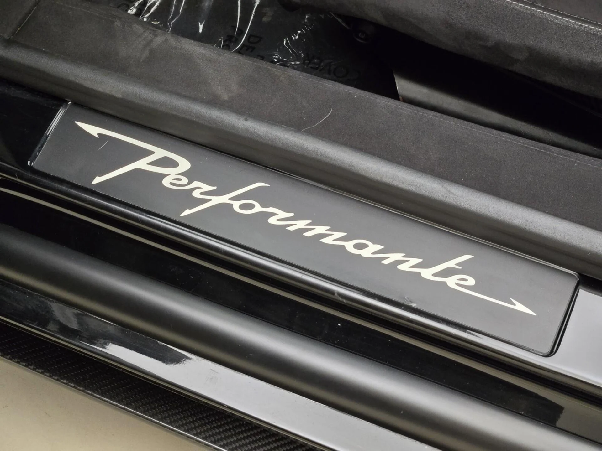 mph029_163350437_Used_2011_Lamborghini_Gallardo_LP_560_4_1762242037_5326eb5903