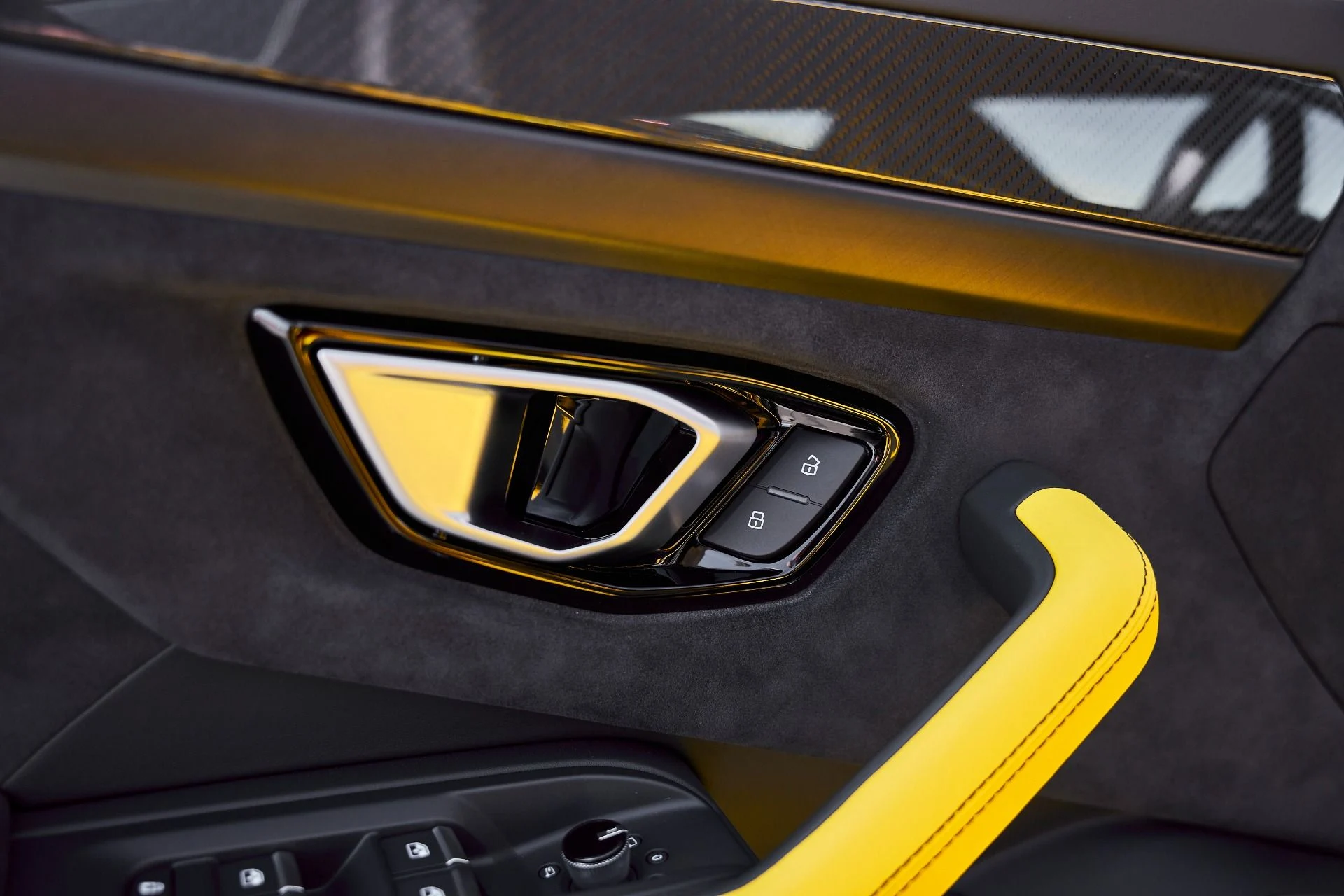 mph029_1638318820_Used_2021_Lamborghini_Urus_Pearl_Capsule_1772843481_78ea02c2cf