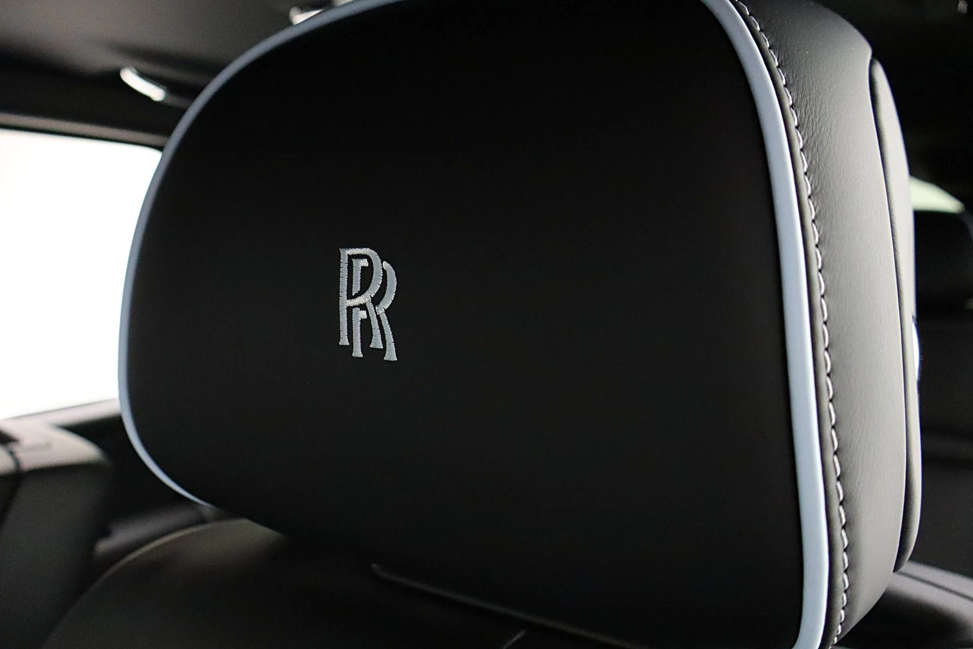 mph029_1638605079_New_2027_Rolls_Royce_Black_Badge_Cullinan_04d38d8df2