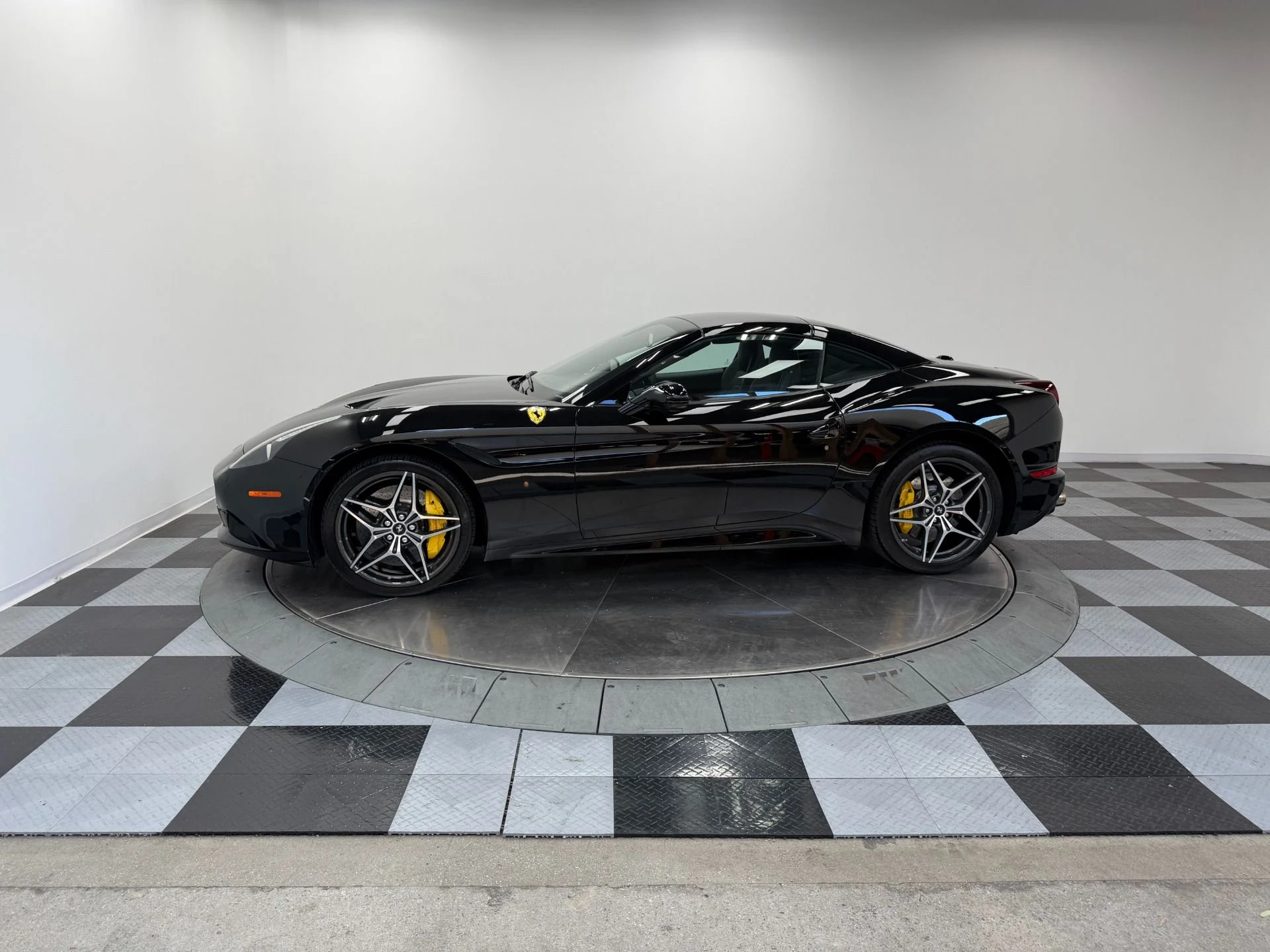 mph029_1642079243_Used_2016_Ferrari_California_T_Carbon_Fiber_Driving_Zone_Twin_Turbo_Power_1782147387_a87872cc38