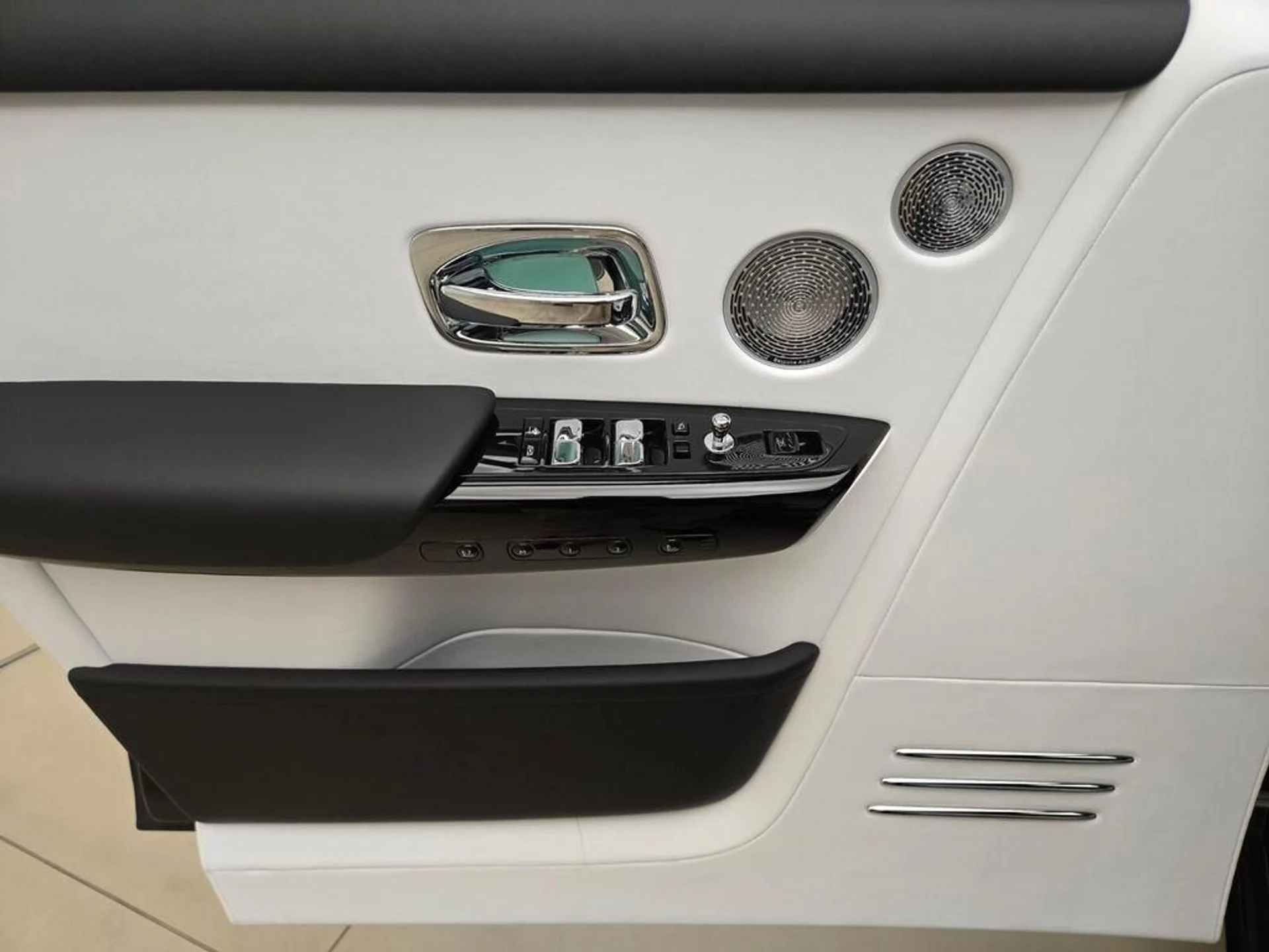 mph029_1647794138_New_2026_Rolls_Royce_Phantom_1776489496_5a20e7f93f