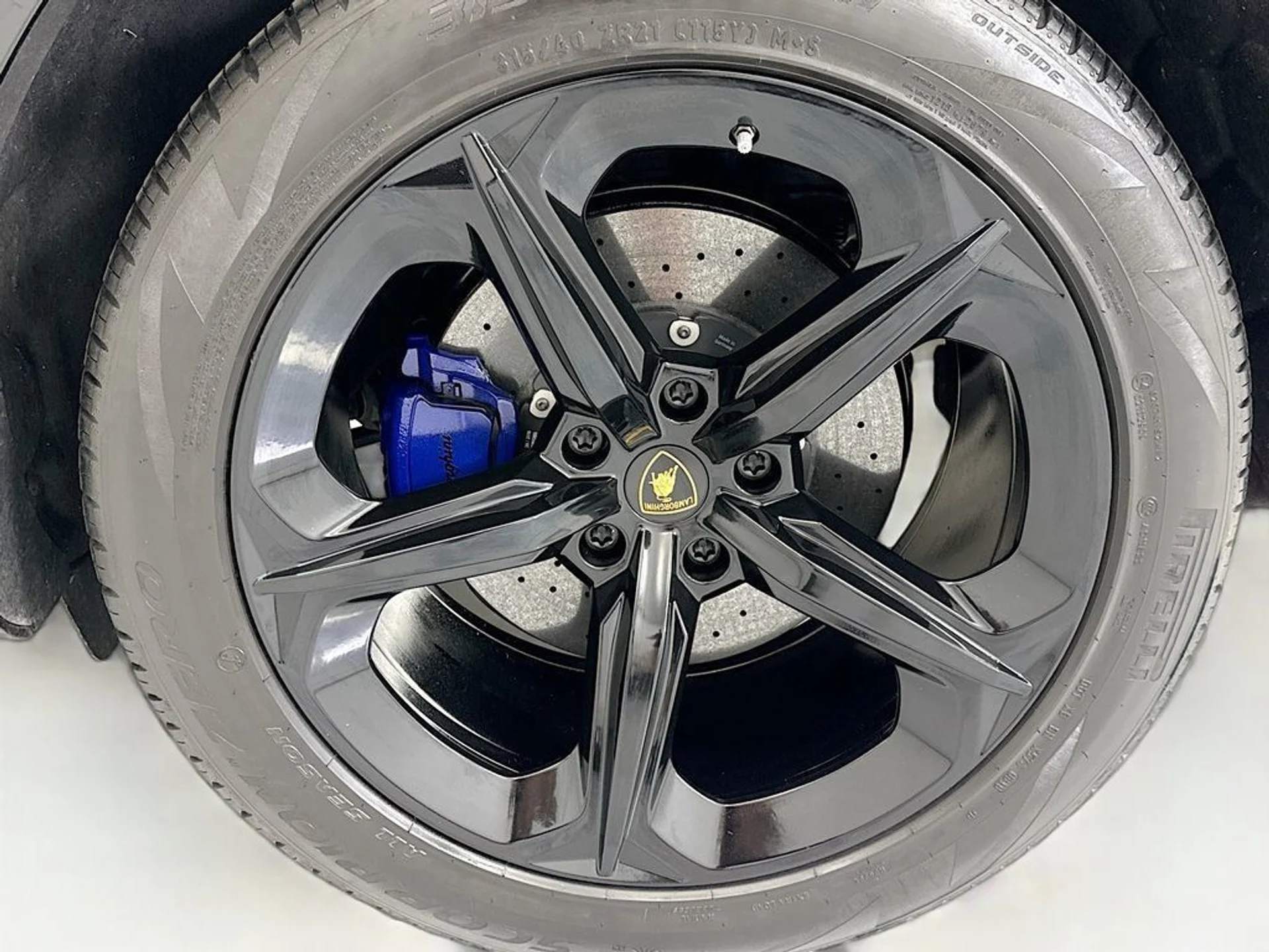 mph029_1650866510_used_2019_lamborghini_urus_awd_8119_23021211_30_1024_d42d29287b