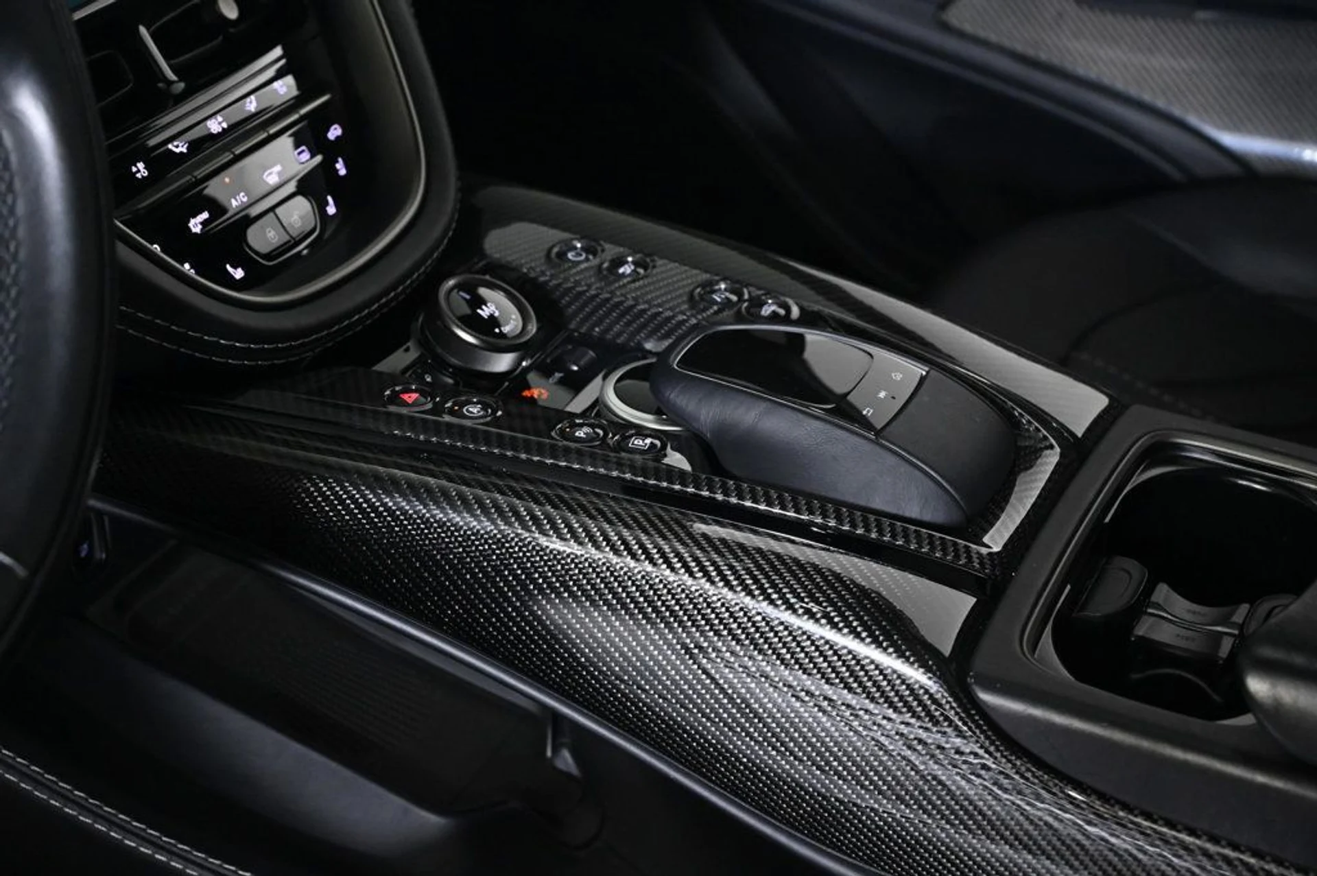 mph029_1655090320_used_2023_aston_martin_dbx_707_11350_22991418_29_1024_8545c83554