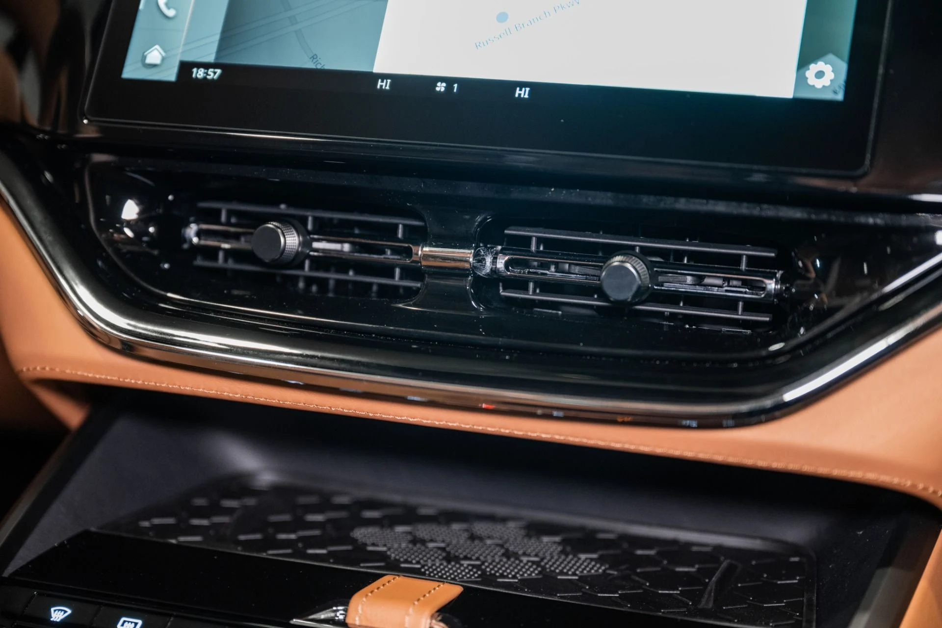 mph029_1656571929_New_2026_Aston_Martin_DBX_707_1765214112_86a430abb7