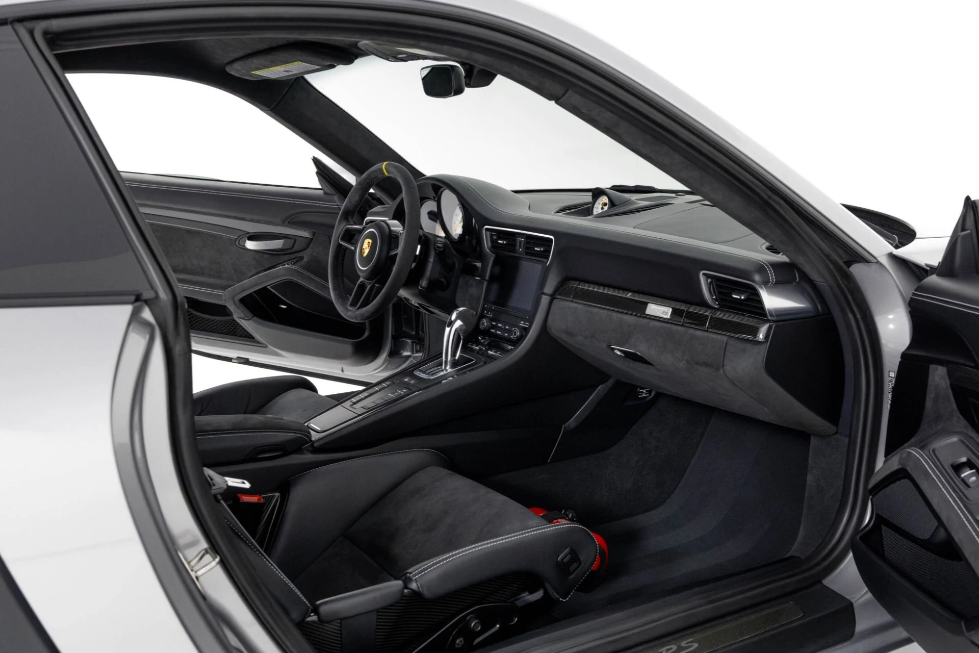 mph029_1667228009_Used_2019_Porsche_911_GT_3_RS_1761084304_6228d094e5