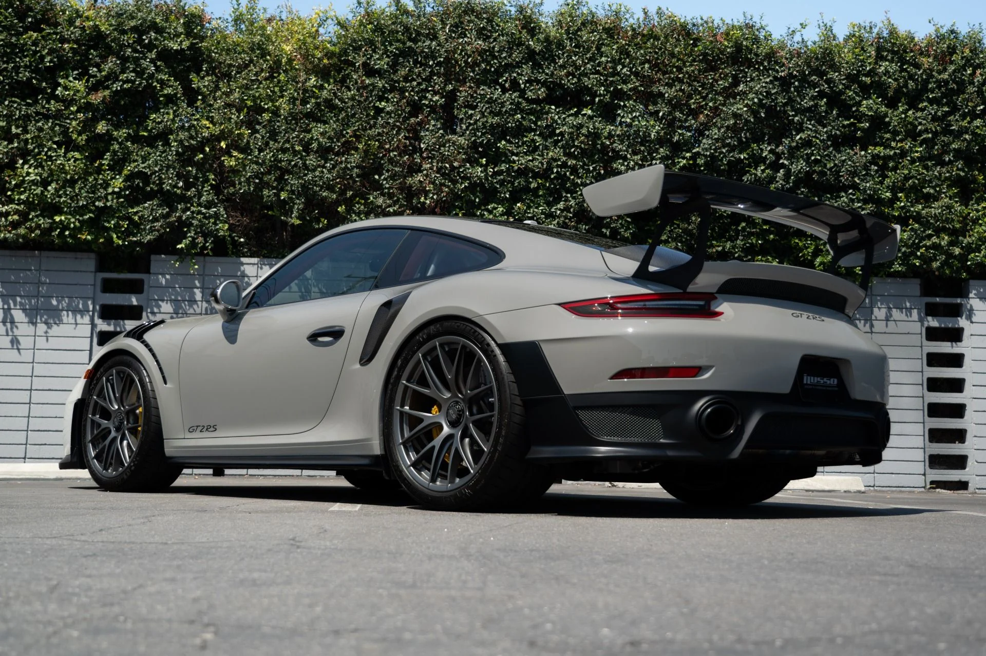 mph029_167193828_Used_2018_Porsche_911_GT_2_RS_1755904886_8a3ce3ccbd