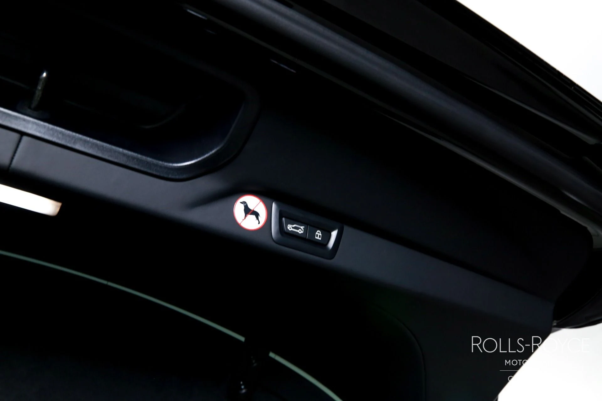 mph029_169647690_Used_2026_Rolls_Royce_Cullinan_1765392855_fc2fe2d394