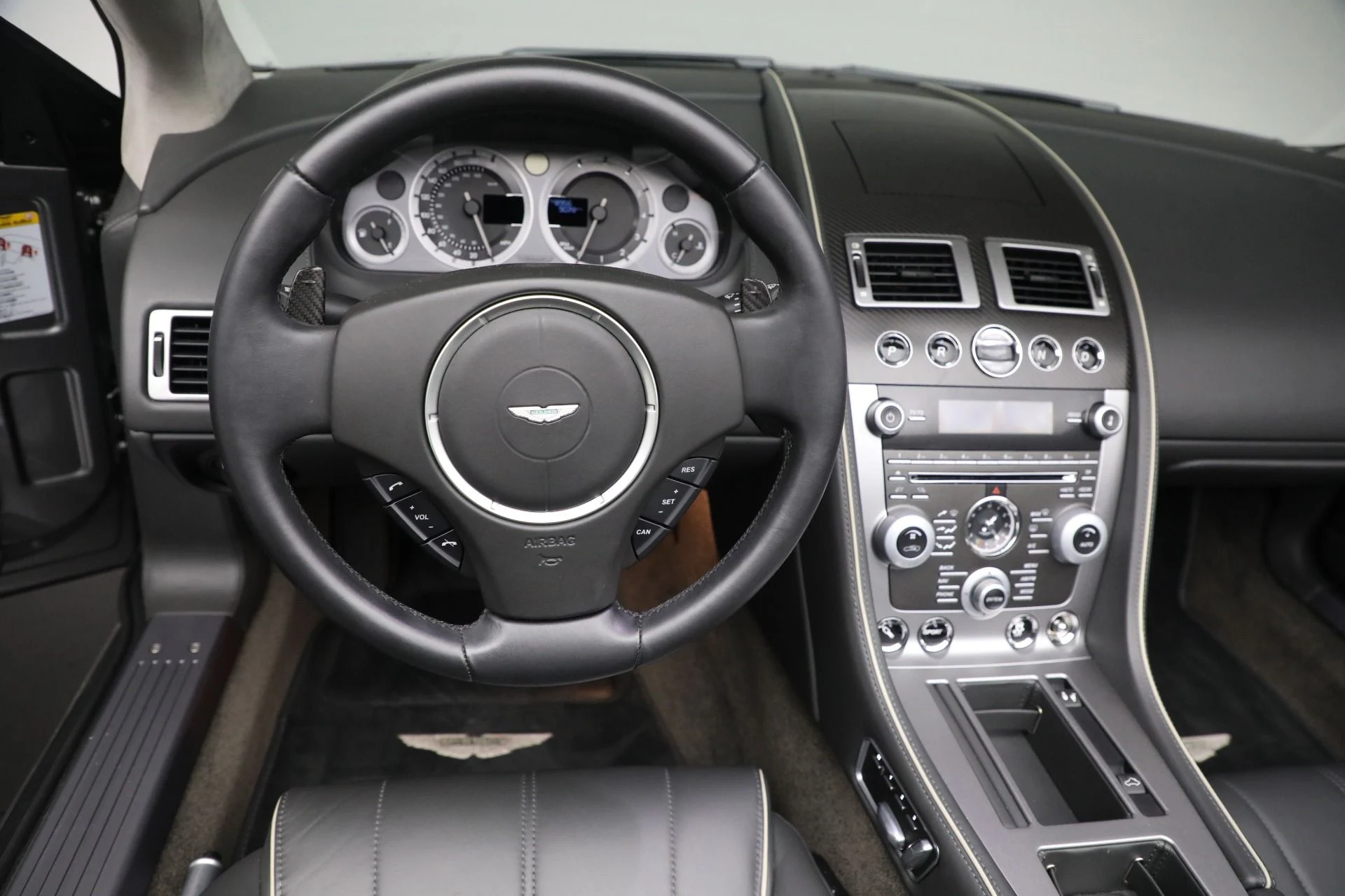 mph029_1713577269_Used_2015_Aston_Martin_DB_9_Volante_d61bb72b93