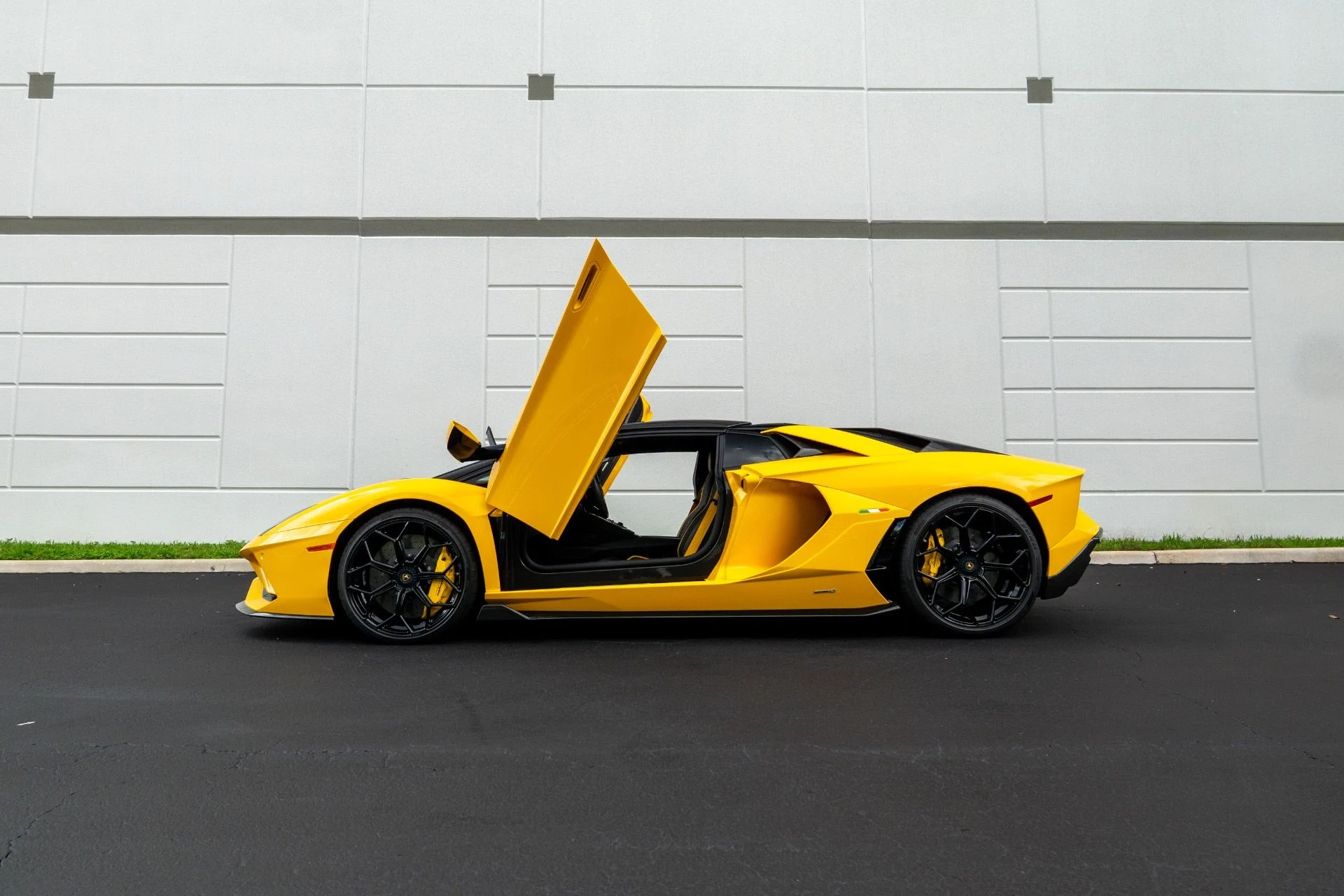 mph029_1730170986_Used_2022_Lamborghini_Aventador_LP_780_4_Ultimae_1757714109_5ad91f3be4