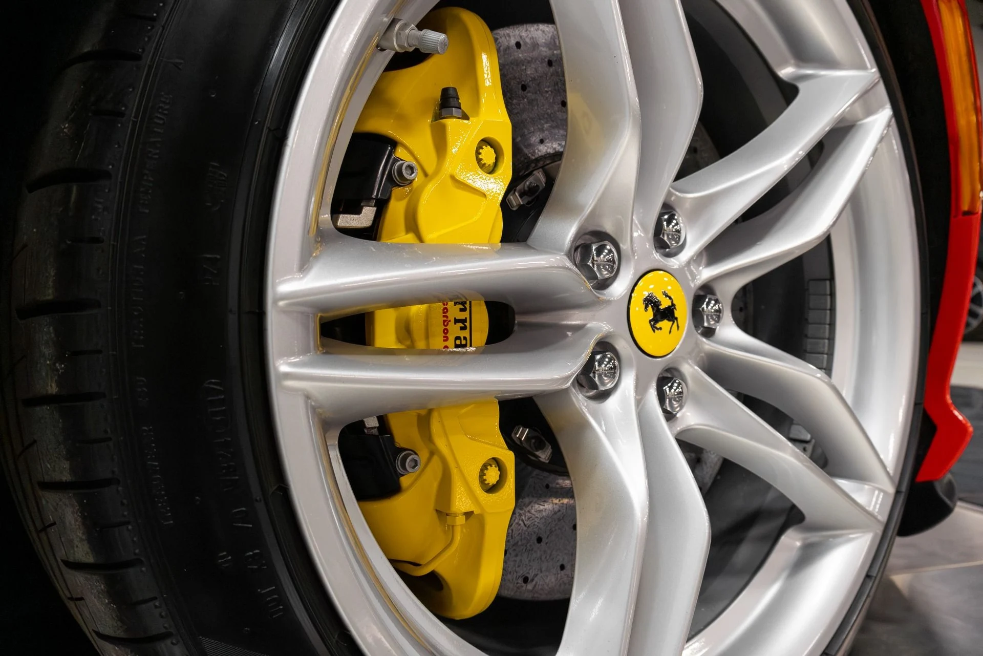 mph029_1733951615_Used_2018_Ferrari_812_Superfast_1763480061_9a67000a66