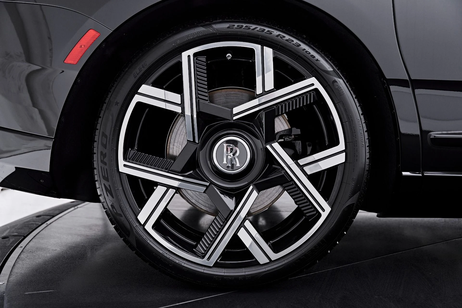 mph029_1734683803_Used_2026_Rolls_Royce_Cullinan_Black_Badge_1787961319_f01f4d5623
