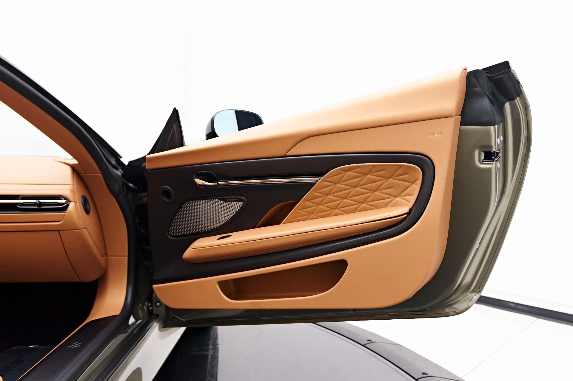 mph029_1747580544_Used_2024_Aston_Martin_DB_12_Volante_1731606794_73e9019730