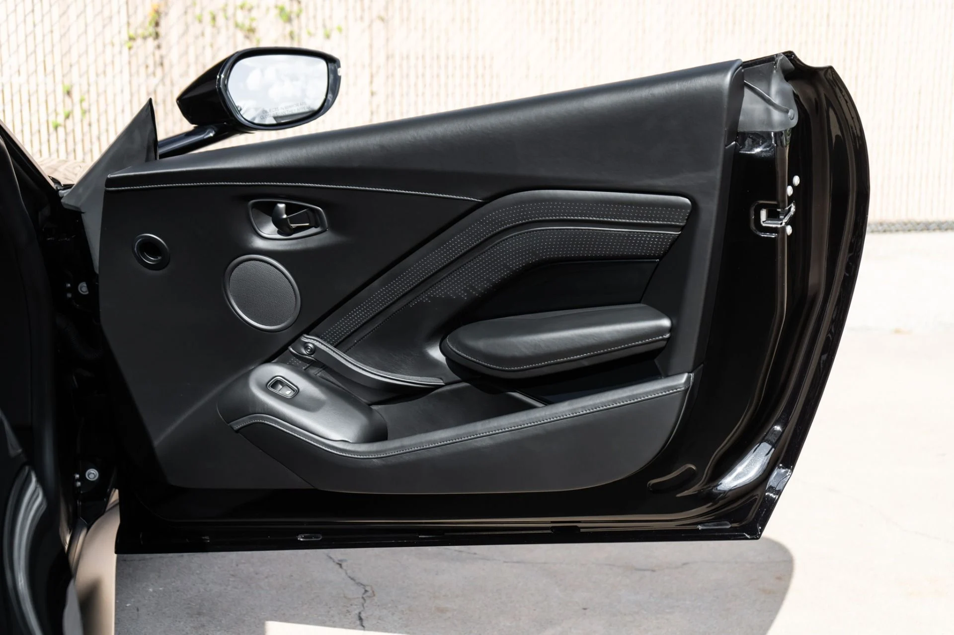 mph029_1753175273_Used_2019_Aston_Martin_Vantage_1789496200_11588432d0