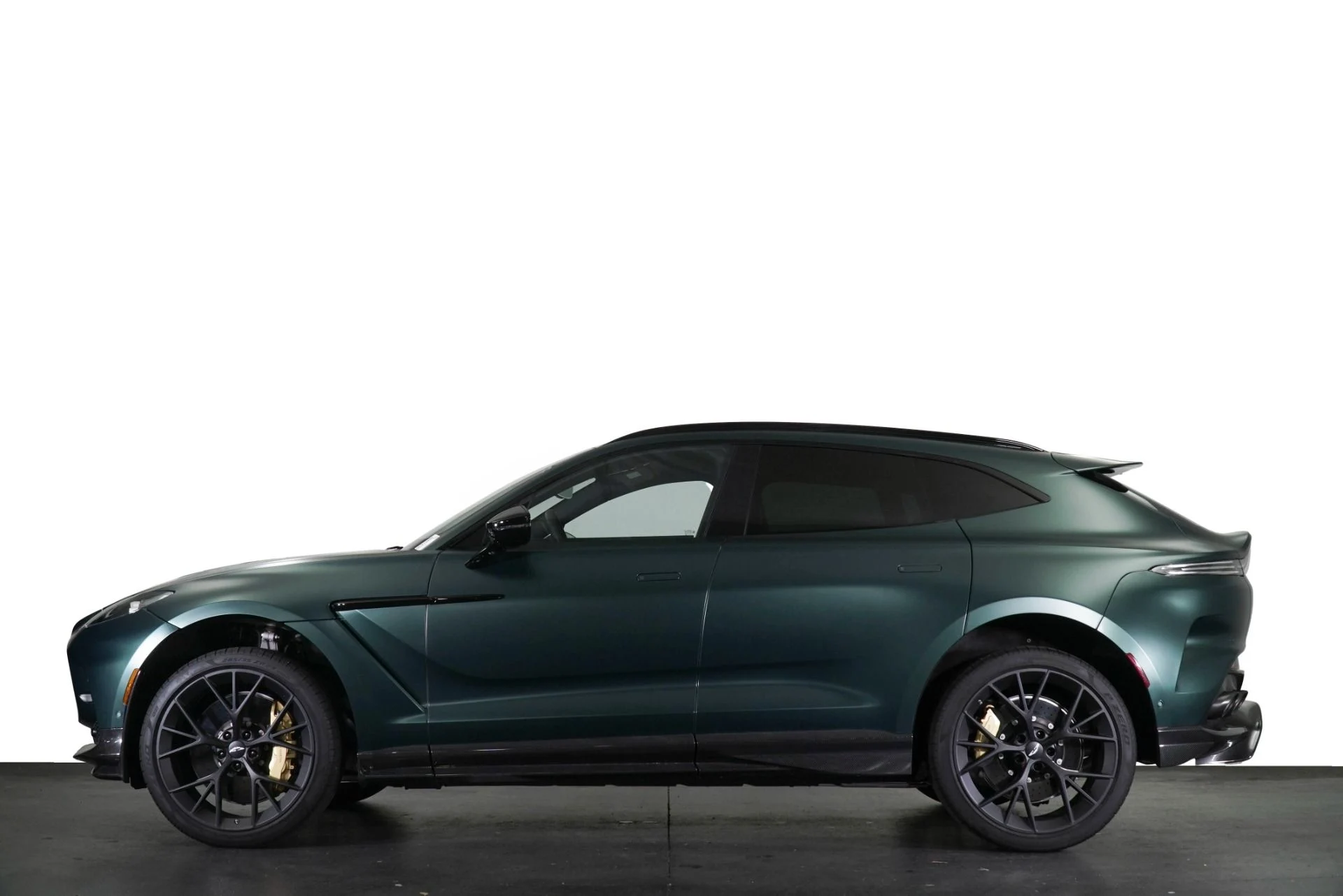 mph029_176254468_Used_2025_Aston_Martin_DBX_707_1768858107_c1a48e18e9