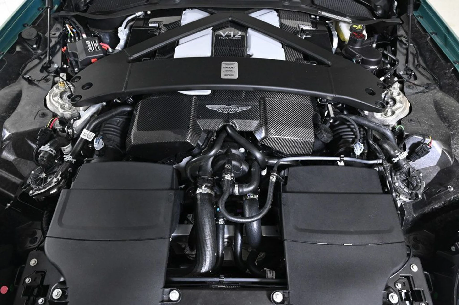 mph029_1762813743_new_2026_aston_martin_vanquish_volante_11350_22936963_29_1024_bf11145583