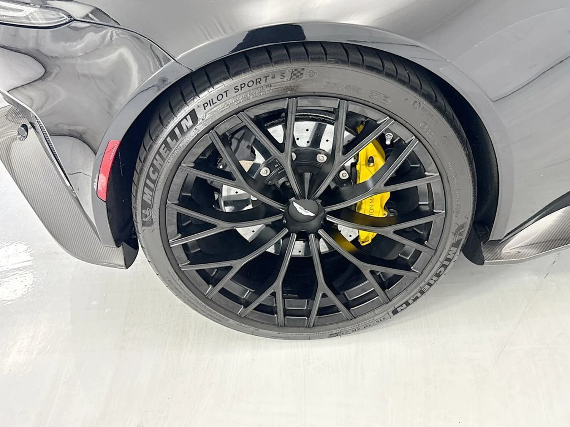 mph029_1774126820_used_2023_aston_martin_vantage_v12coupe_8119_23004338_30_1024_899f78d8af