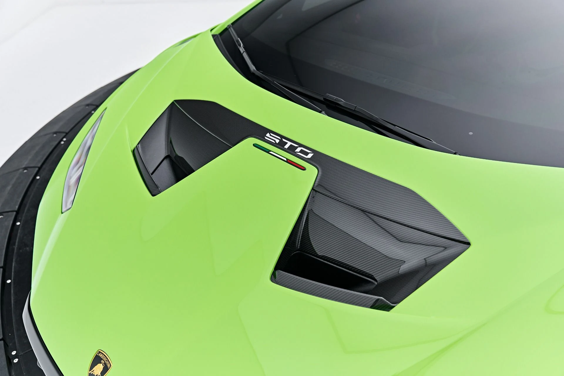 mph029_1790838222_Used_2024_Lamborghini_Huracan_STO_Base_1791998225_be8a3108c9