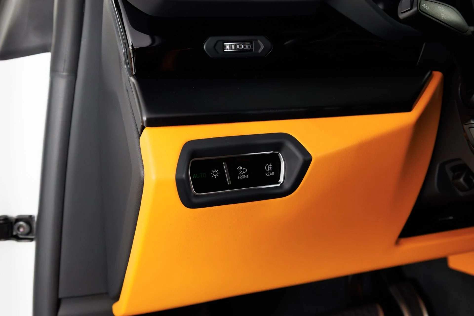 mph029_17913138_Used_2024_Lamborghini_Urus_S_1775674860_af2c02a222