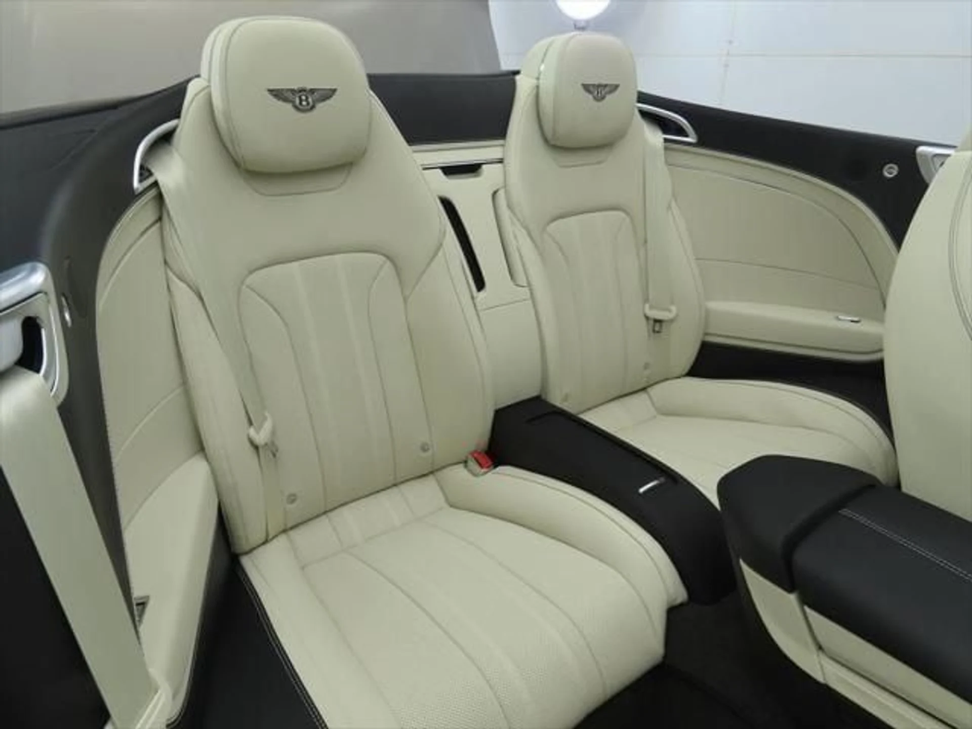 mph029_1792348936_new_2025_bentley_continental_gtblackeditionconvertible_8119_22910189_30_640_f074949f99