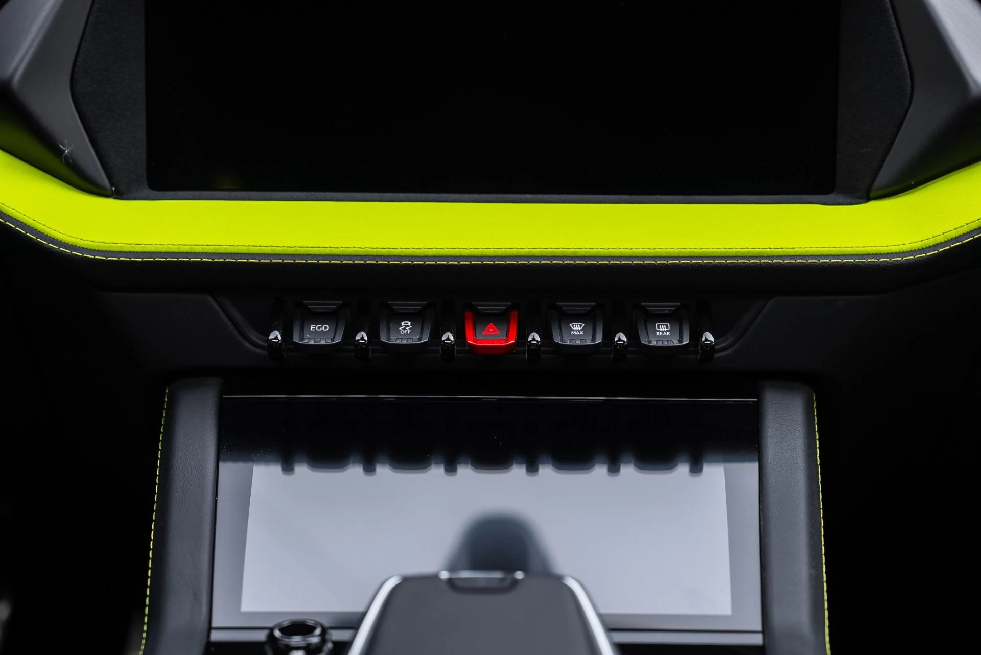 mph029_1803835753_Used_2025_Lamborghini_Urus_SE_1767912070_a34b432075