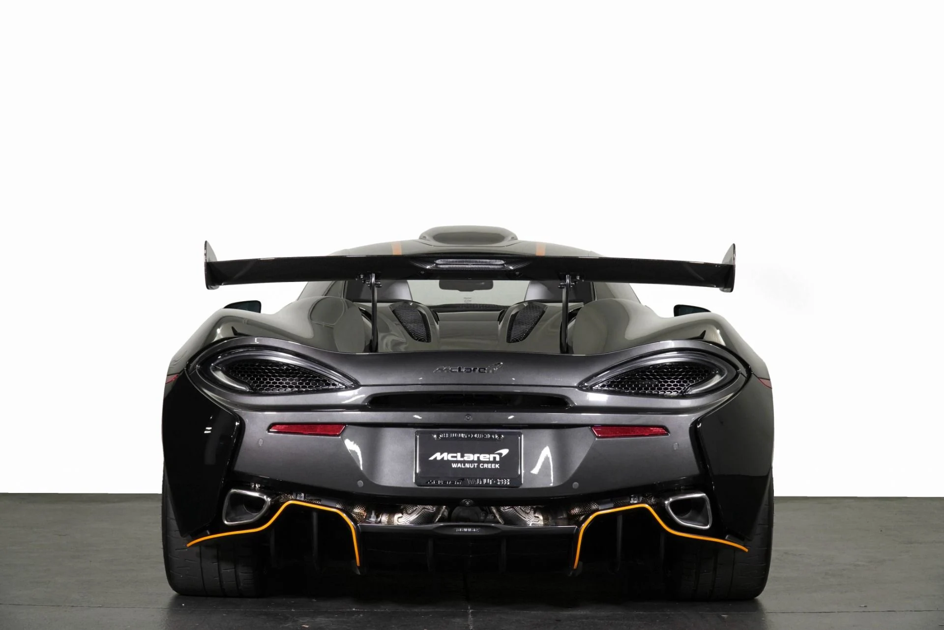 mph029_1806695165_Used_2020_Mc_Laren_620_R_1776144012_ffa046bb1b