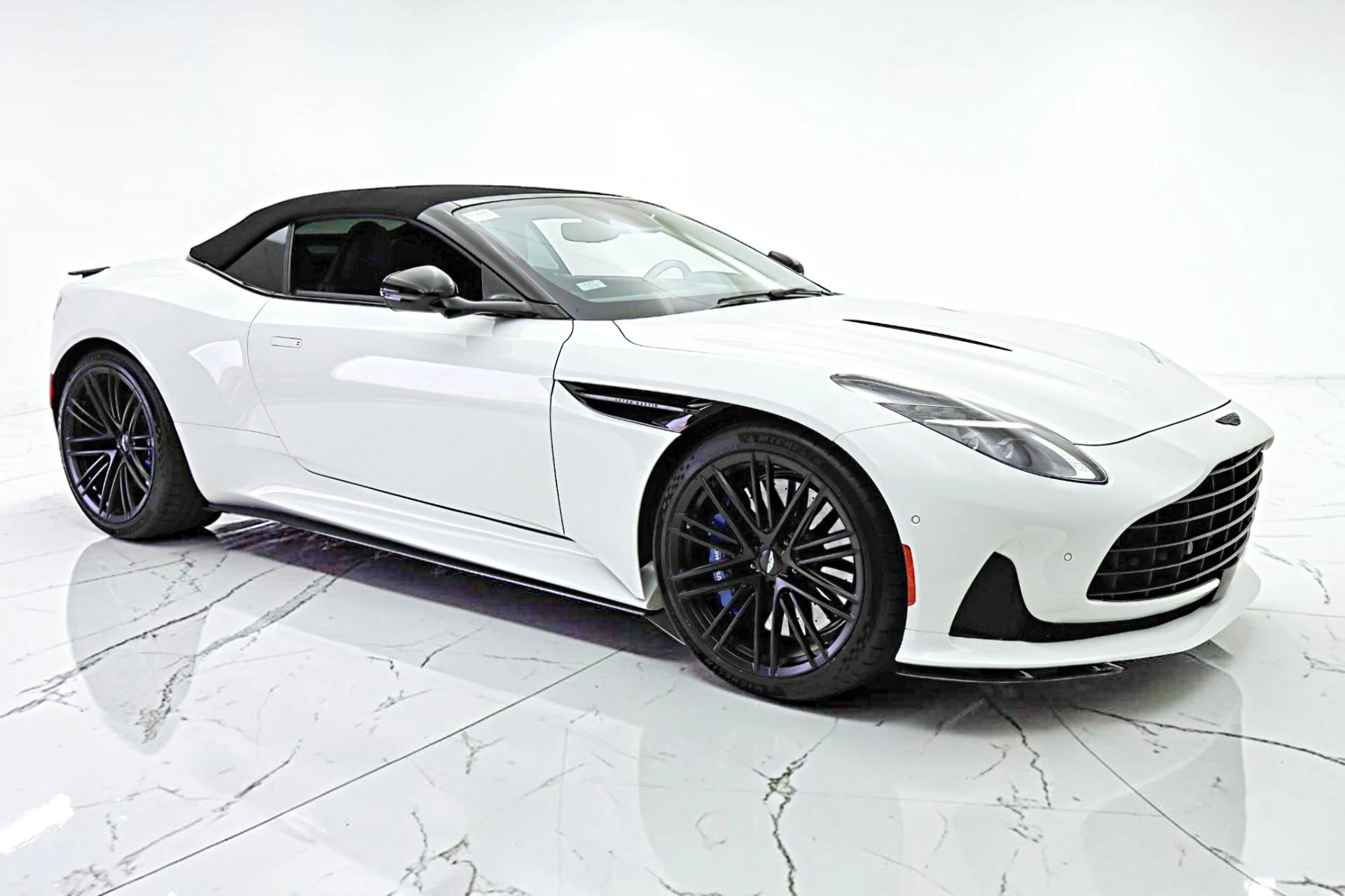 mph029_1829011858_Used_2024_Aston_Martin_DB_12_Volante_400ea186f5