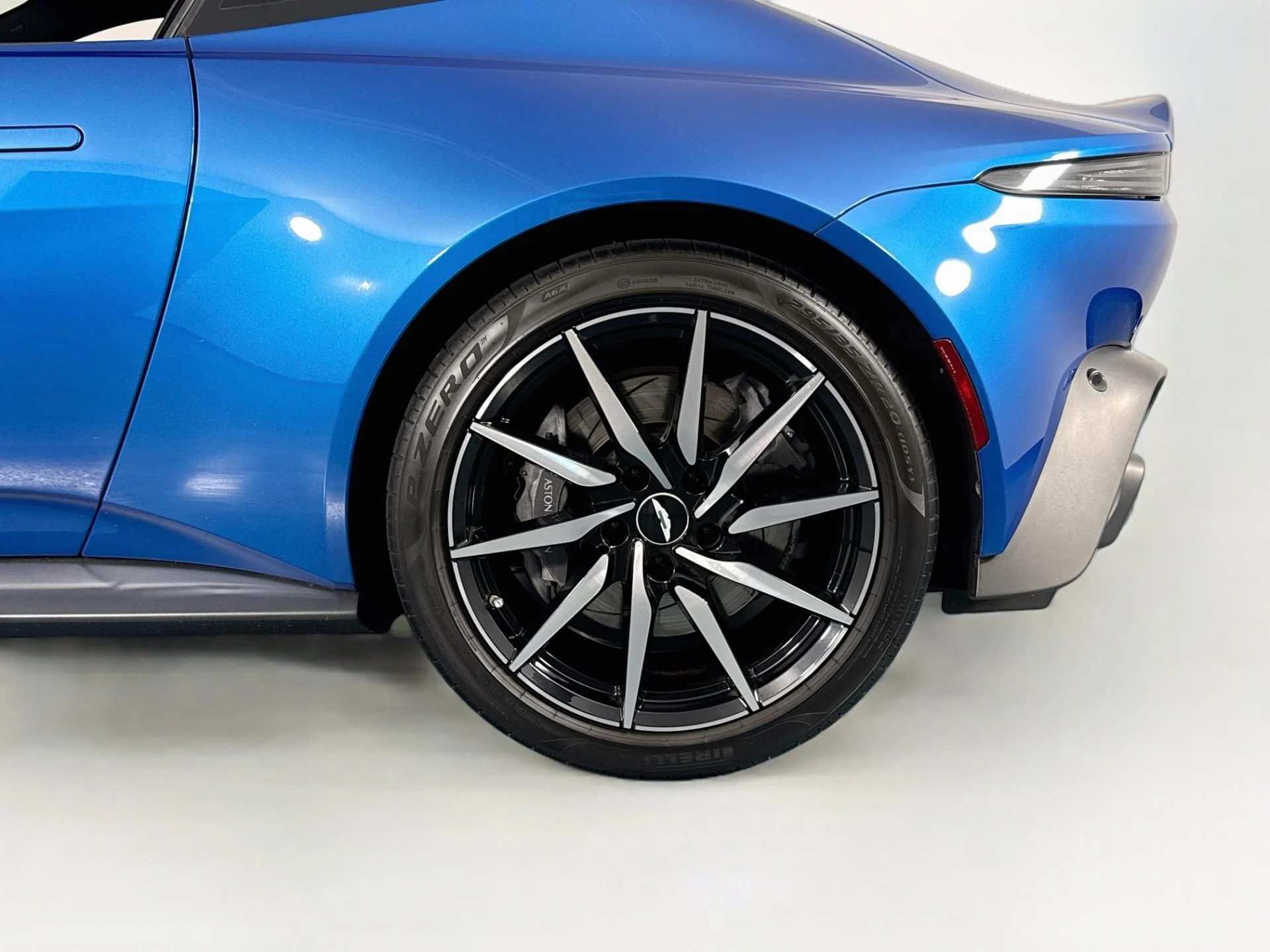 mph029_1837024159_Used_2020_Aston_Martin_Vantage_1791218633_5a094f37eb