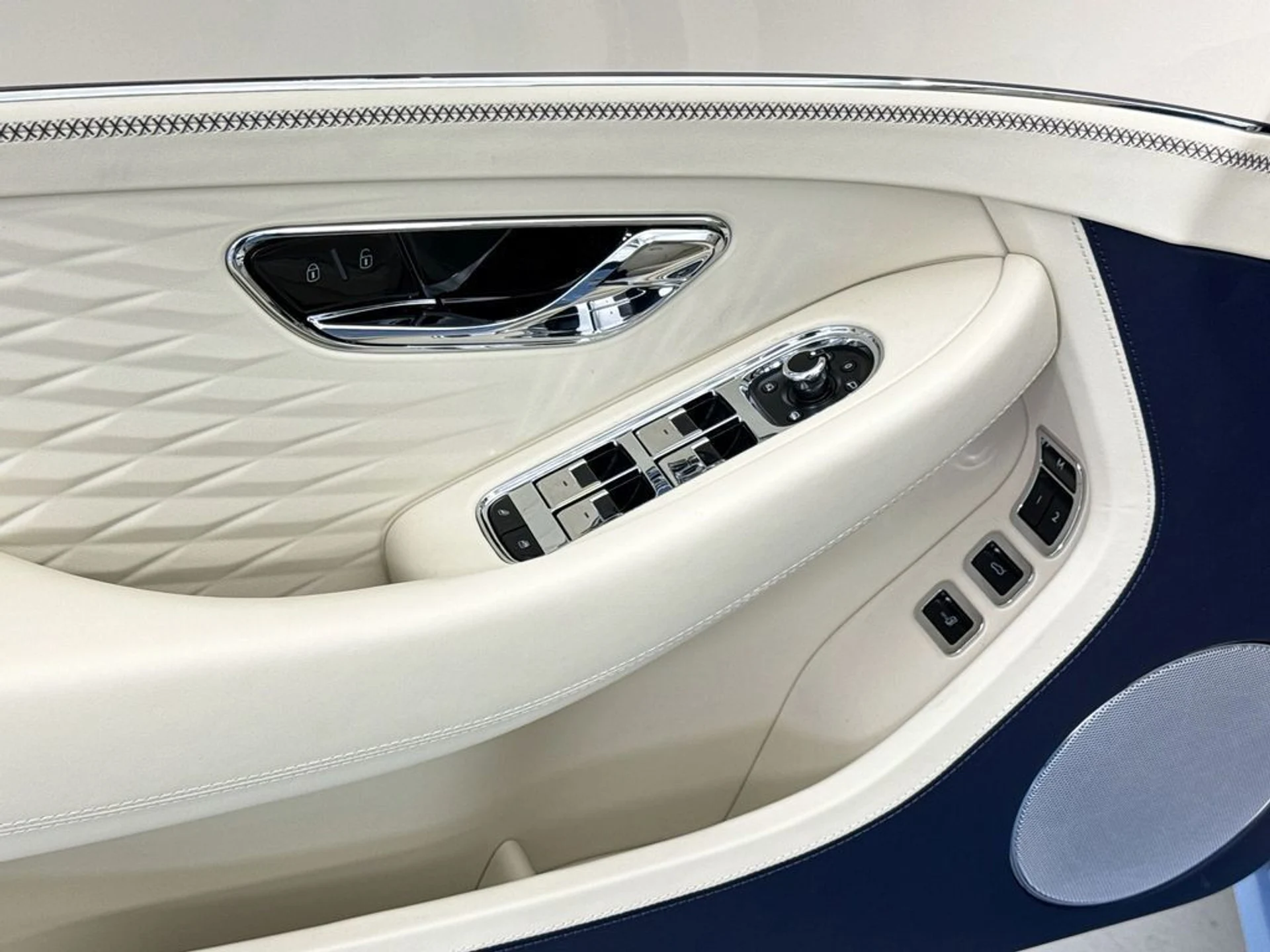 mph029_1837238919_new_2026_bentley_continental_gtc_8119_23033468_30_1024_6b69bbcd30