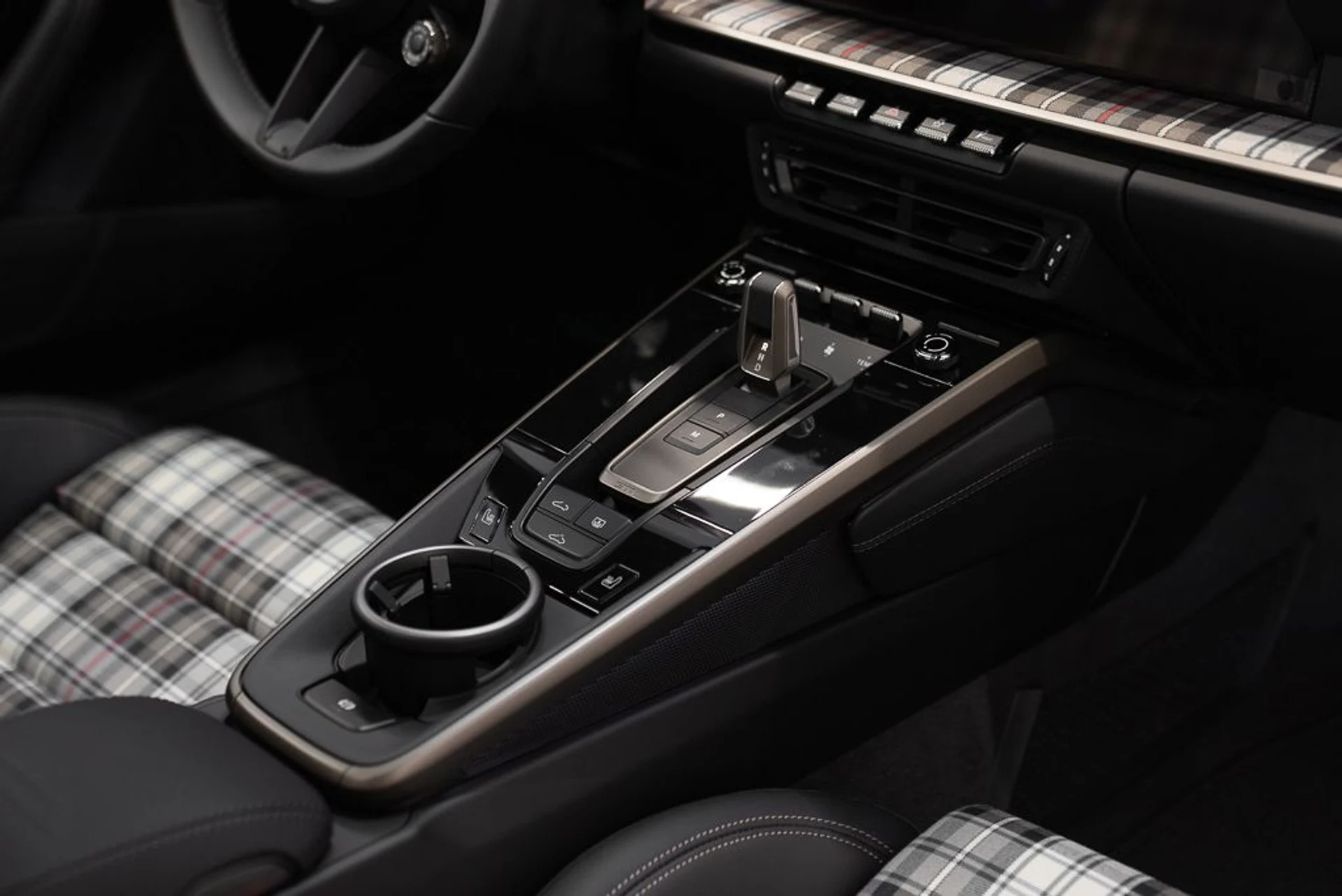 mph029_1843288189_porsche_911_2025_jpg_v_1774622497_6e952259b8