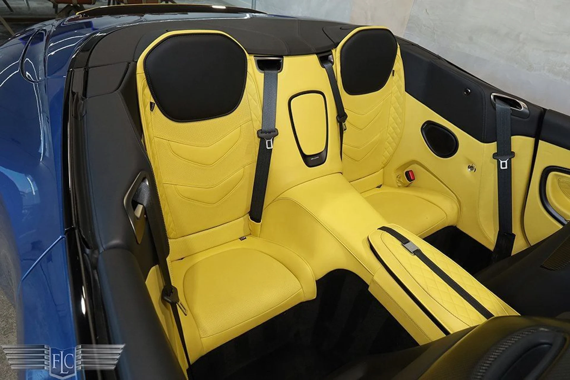 mph029_1845937448_used_2023_aston_martin_dbs_20235volante770ultimate_9689_22994688_30_1024_f095803f07