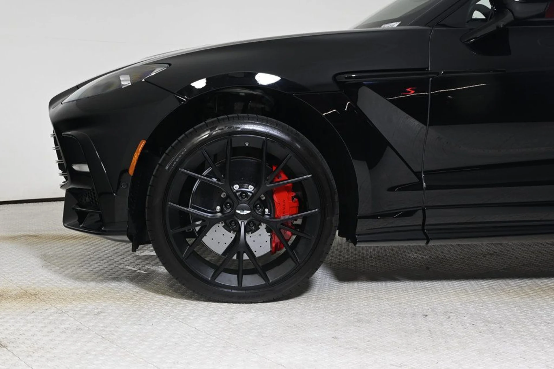 mph029_1848619180_new_2026_aston_martin_dbx_sawd_11350_22961670_30_1024_fccdb4c137
