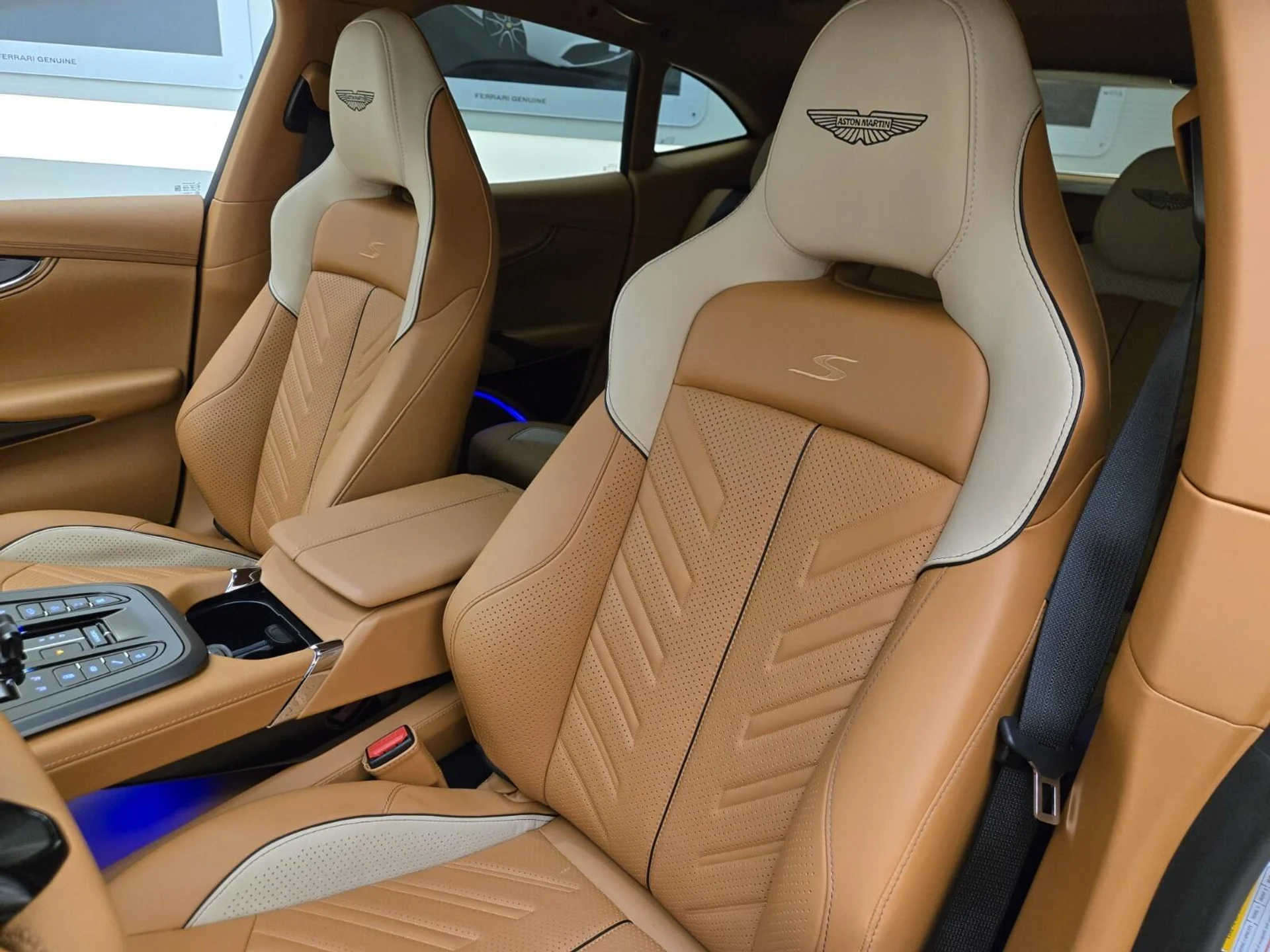 mph029_185145061_New_2026_Aston_Martin_DBX_1767680347_c0503ac0c9