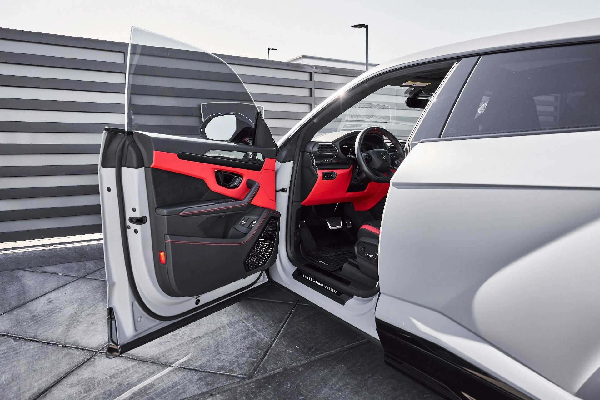 mph029_1855952376_Used_2024_Lamborghini_Urus_S_1779209040_a9ba932f2b