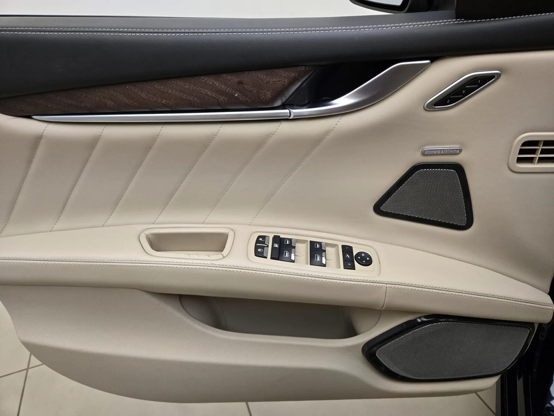 mph029_187337760_Used_2022_Maserati_Ghibli_Modena_1772692337_071fb274ab