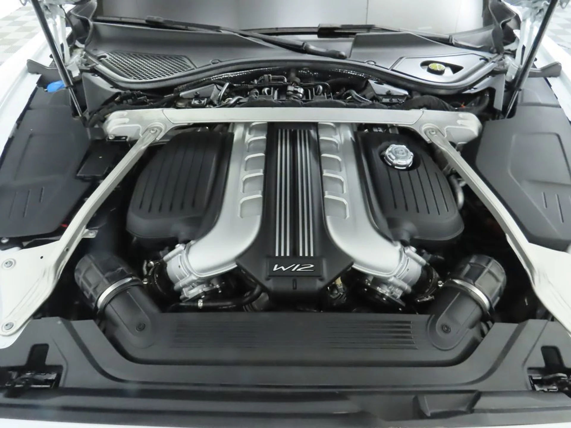 mph029_1873452315_used_2020_bentley_flying_spur_w12sedan_8119_22909310_30_1024_b2c36a8828