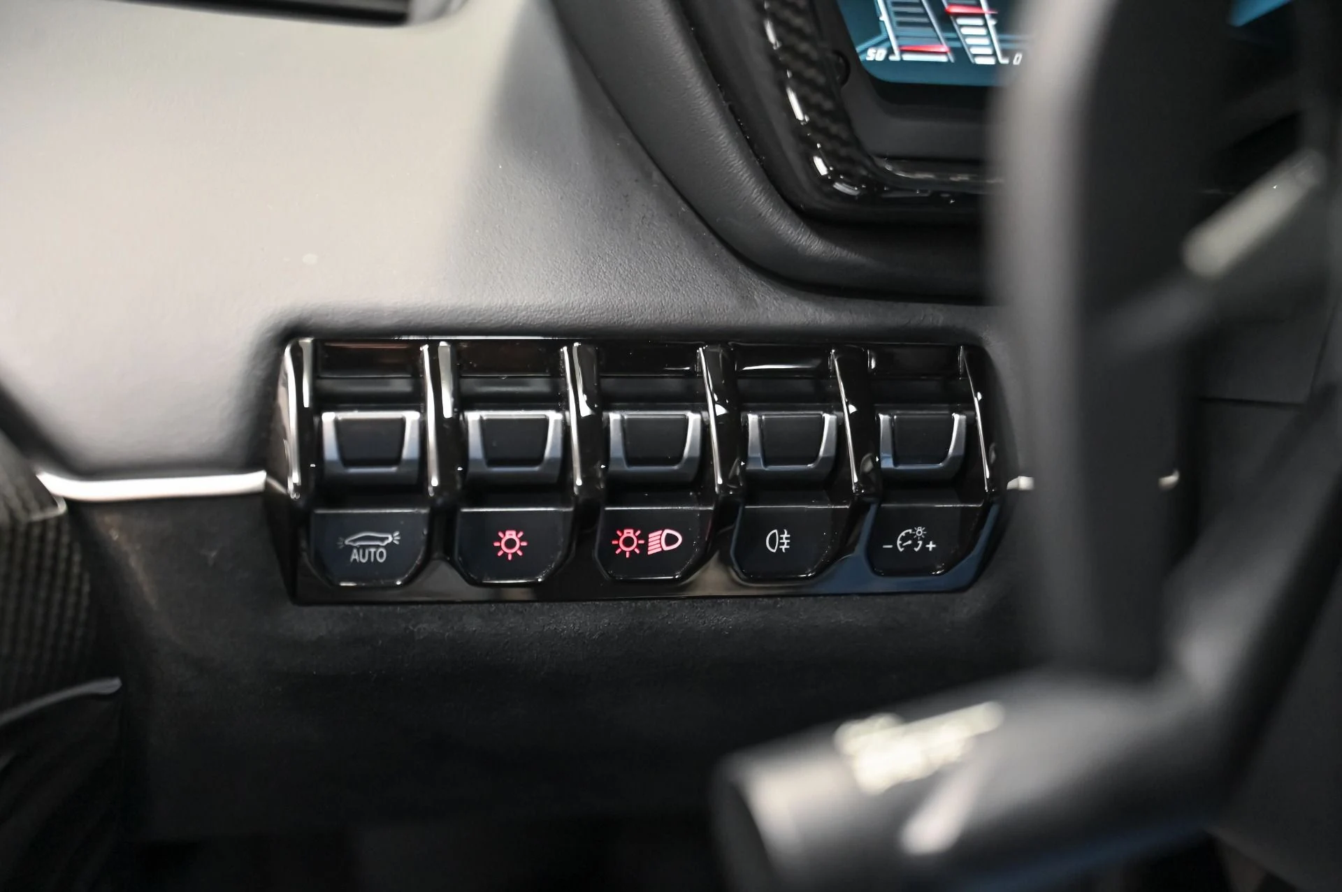 mph029_1876657623_Used_2019_Lamborghini_Aventador_SVJ_1760550459_7f680c7ae6