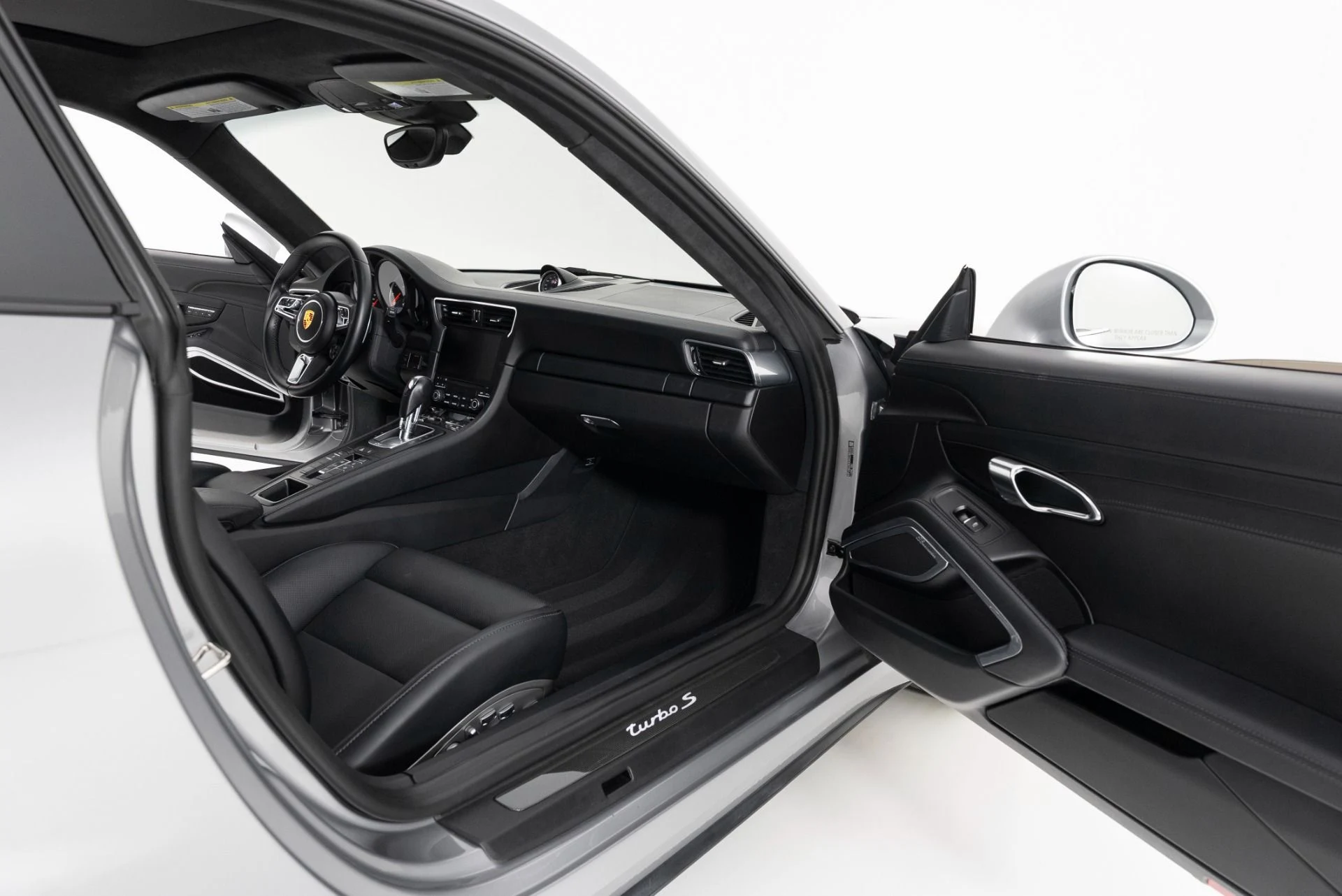 mph029_1883816750_Used_2017_Porsche_911_Turbo_S_1757541088_9280424c07