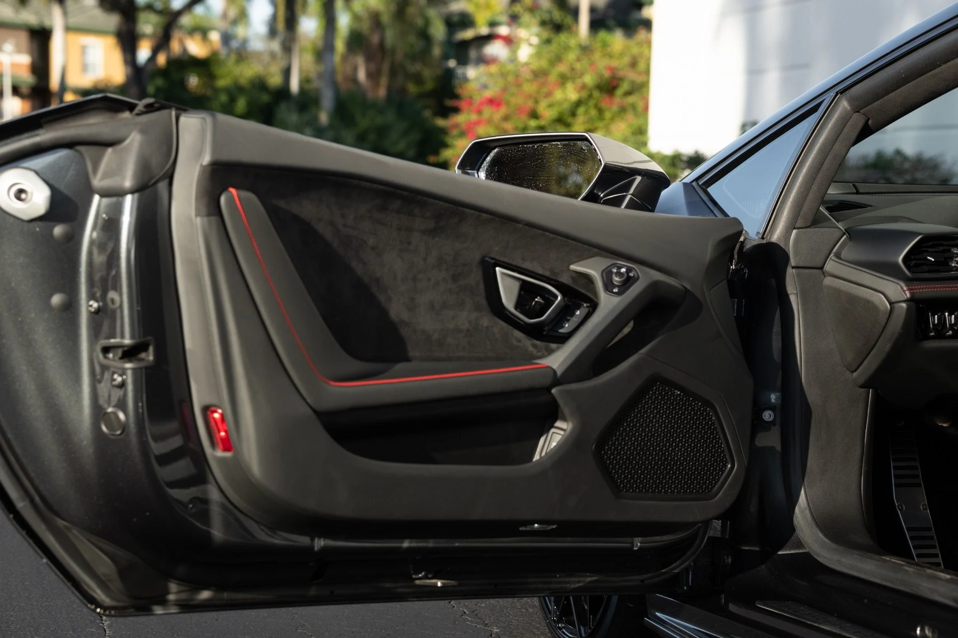 mph029_1901810341_Used_2020_Lamborghini_Huracan_EVO_1769630384_ee430f81c3