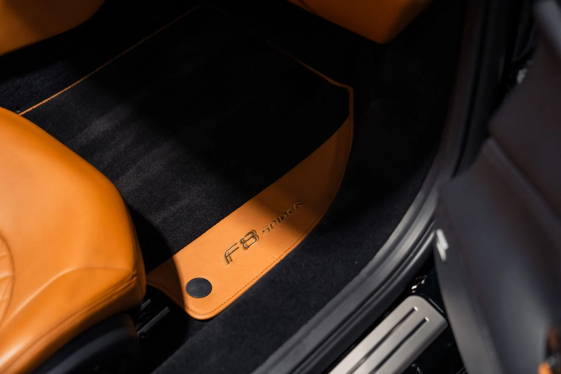 mph029_1903633073_Used_2022_Ferrari_F8_Spider_Full_Carbon_Interior_1786195652_26067d0f2f